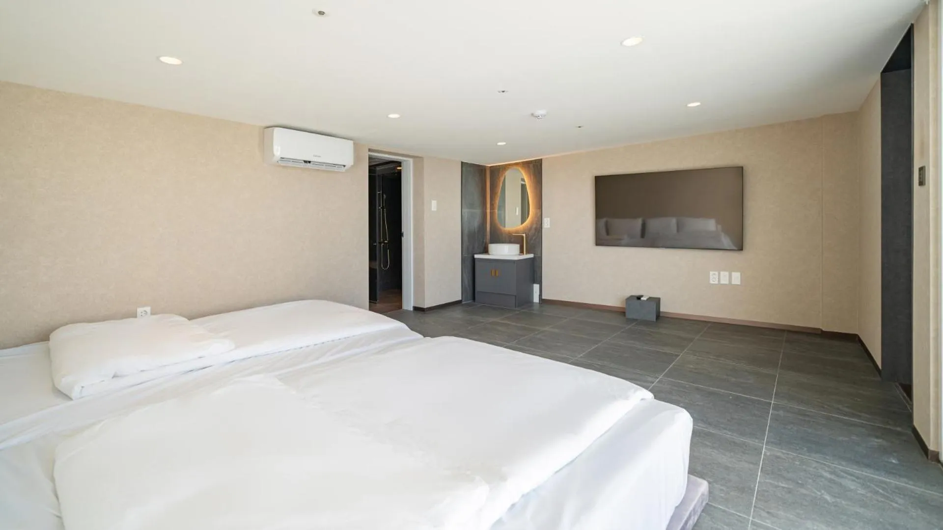 Bed in Sharp & Flat Hotel