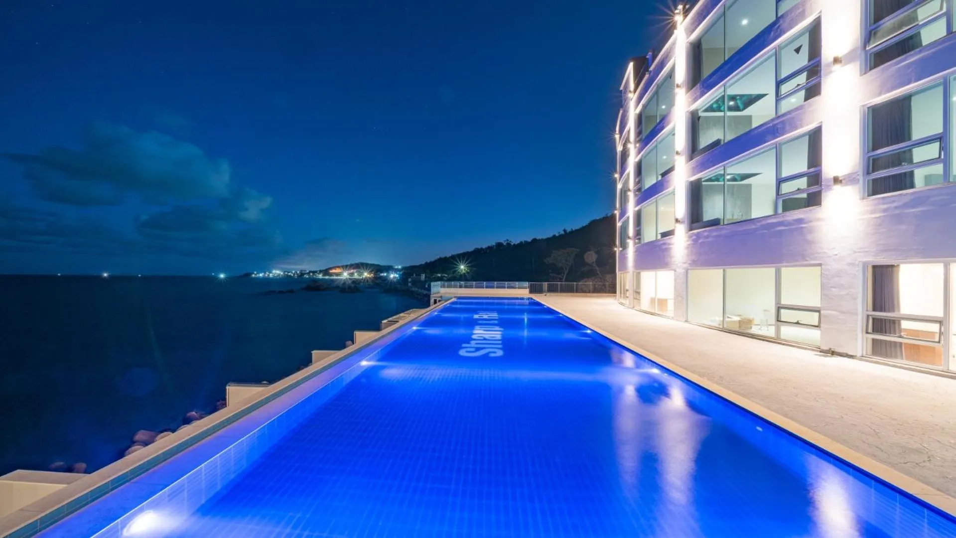 Swimming pool in Sharp & Flat Hotel