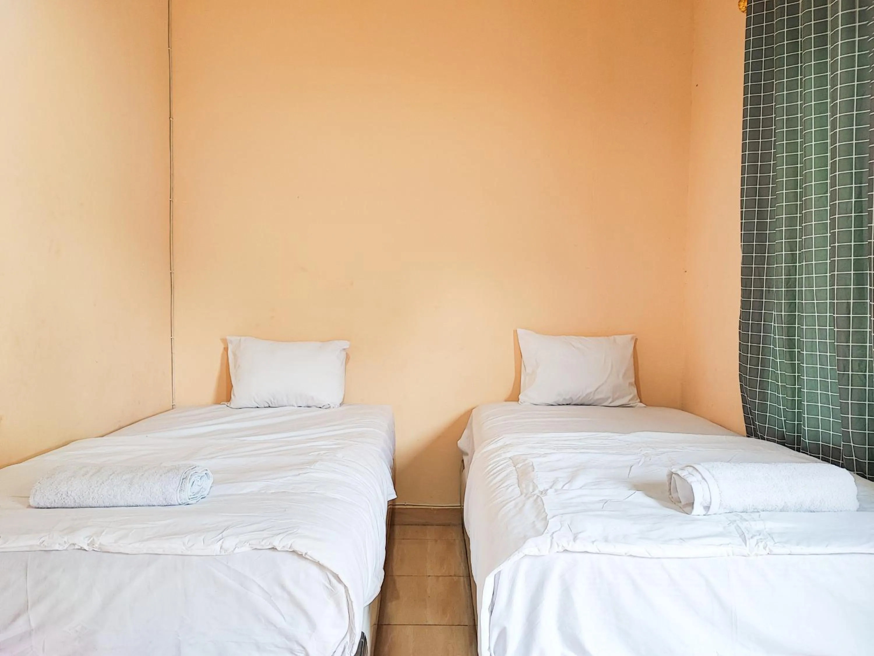 Bedroom, Bed in RedDoorz Syariah near Terminal Alam Barajo Jambi