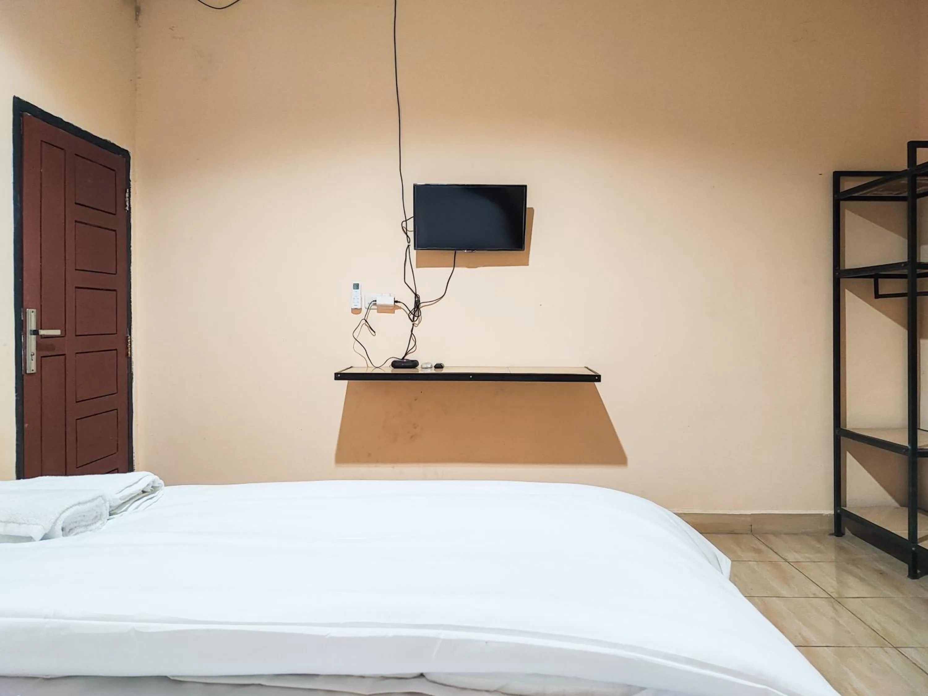 Bedroom, Bed in RedDoorz Syariah near Terminal Alam Barajo Jambi