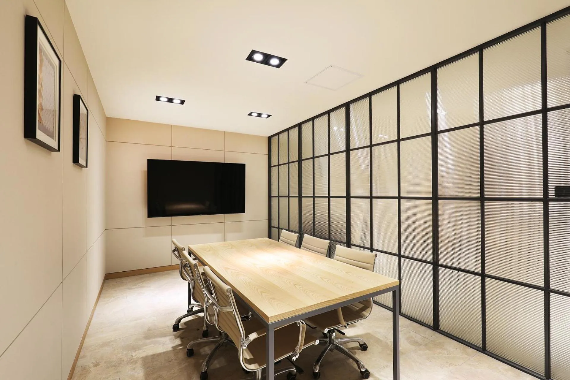 Restaurant/places to eat in Mari Hotel