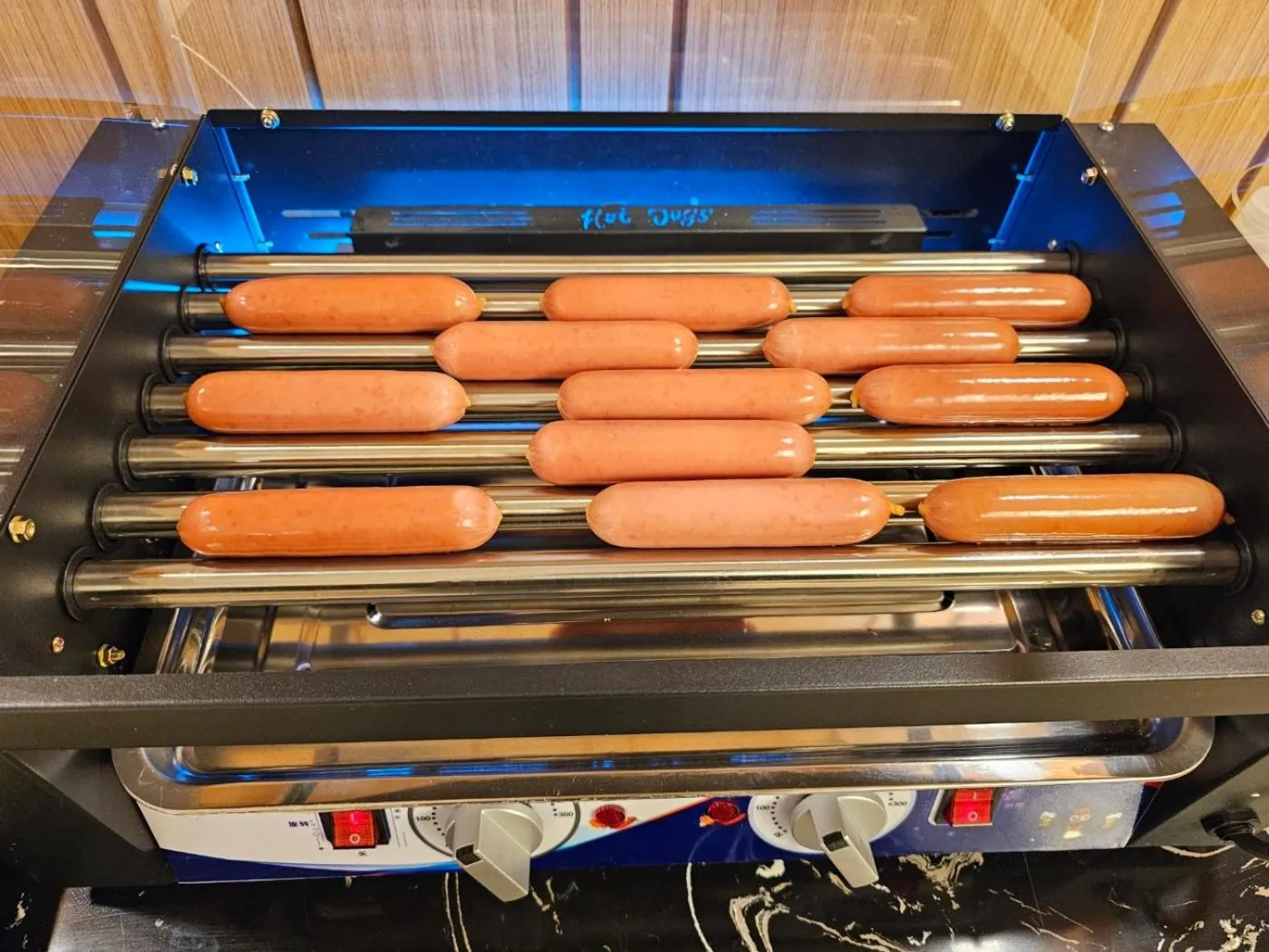 Restaurant/places to eat in Mari Hotel