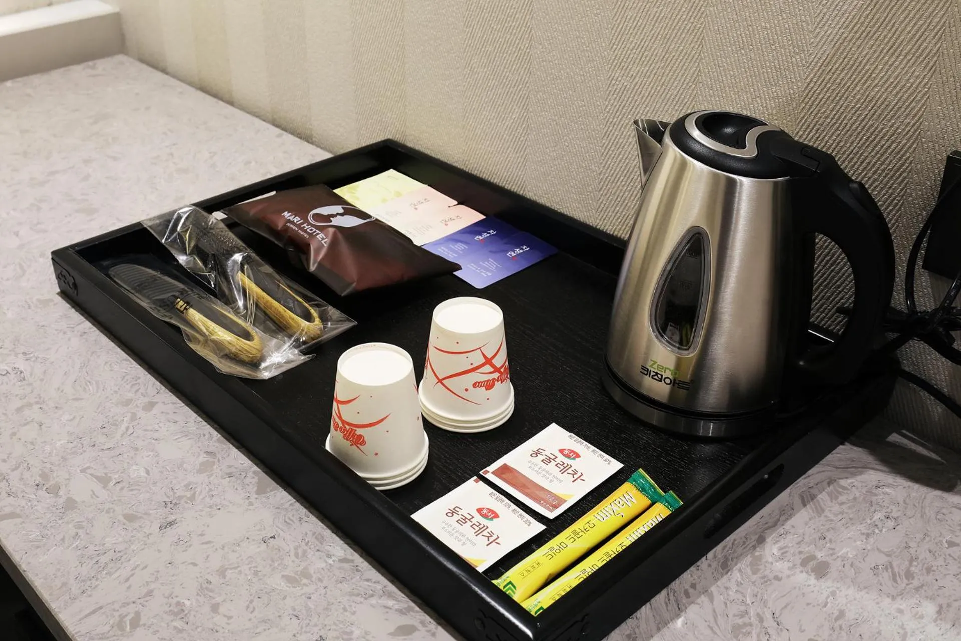 Coffee/tea facilities in Mari Hotel