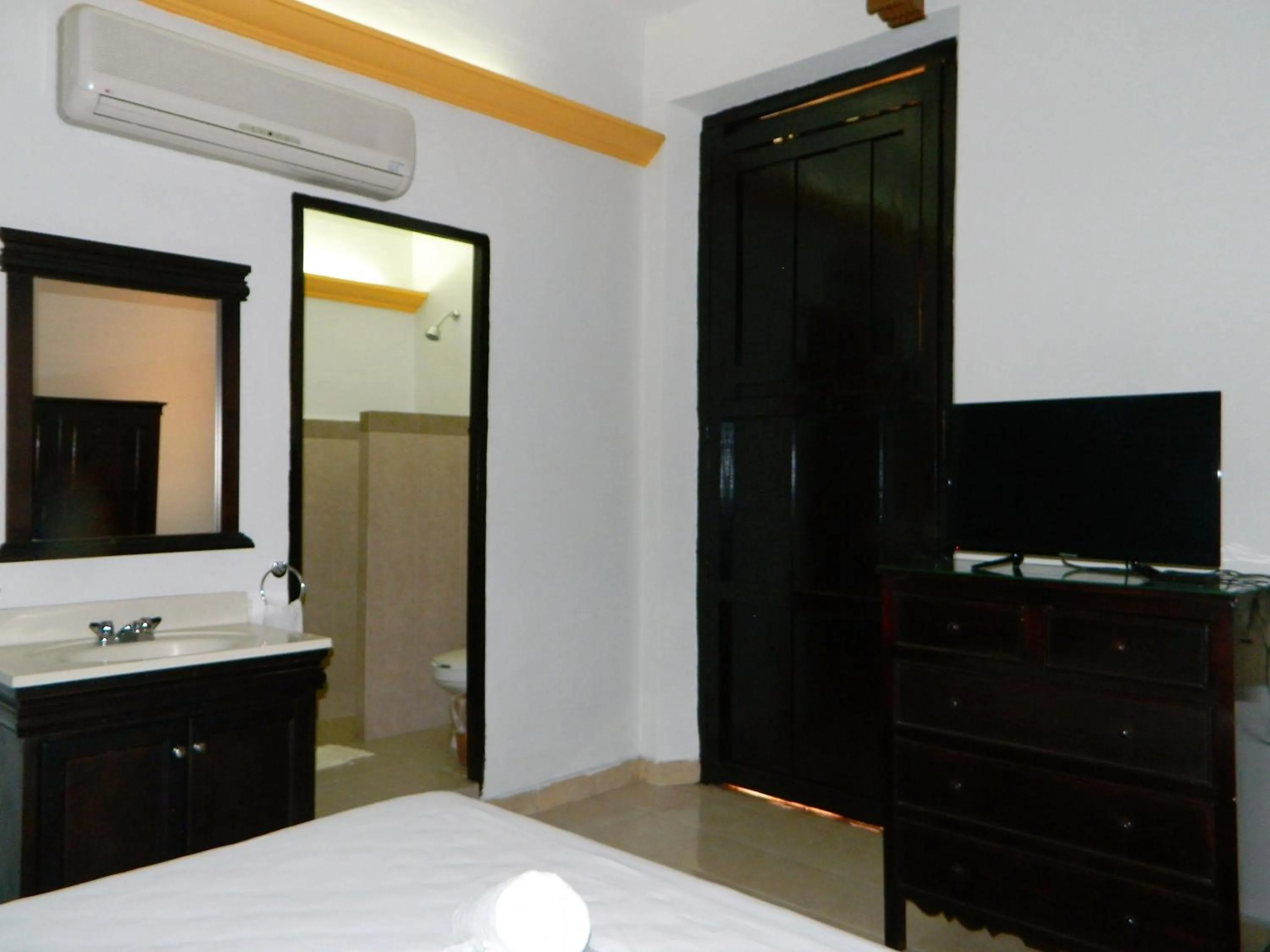 Photo of the whole room, Bed in Hotel Montejo