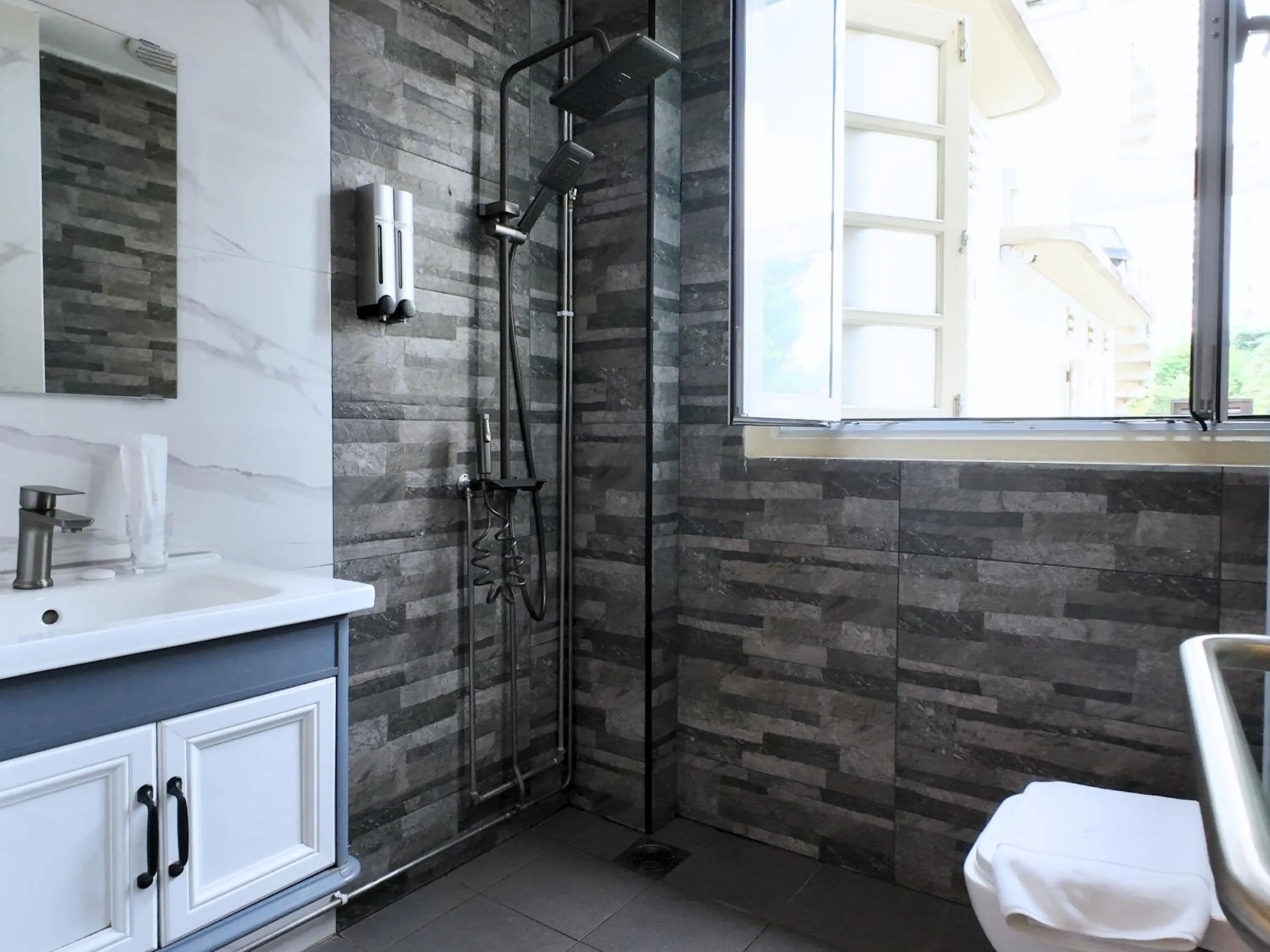 Bathroom in Kam Leng Hotel