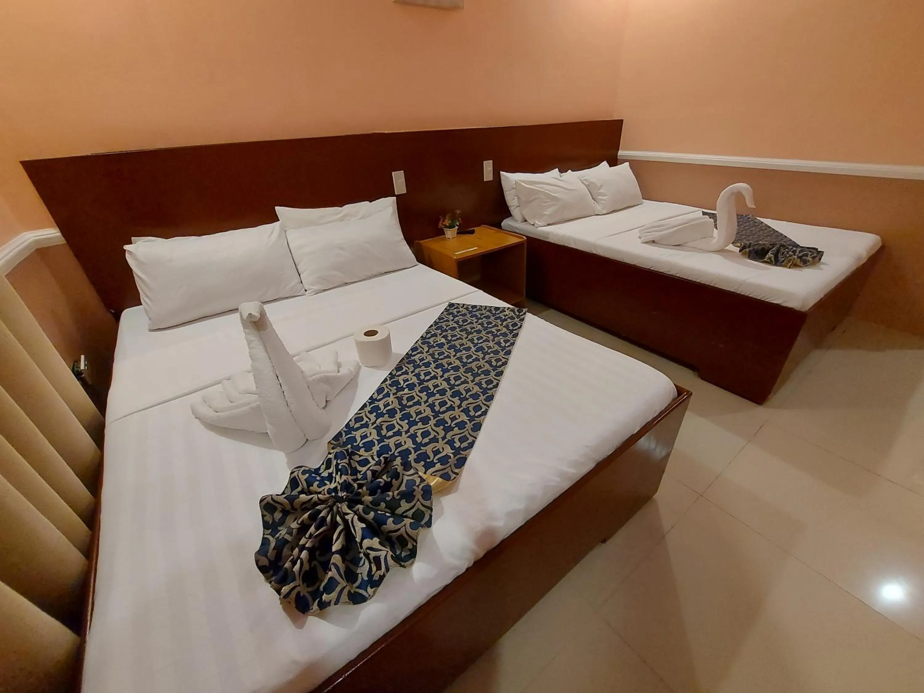 Bedroom, Bed in New Village Lodge