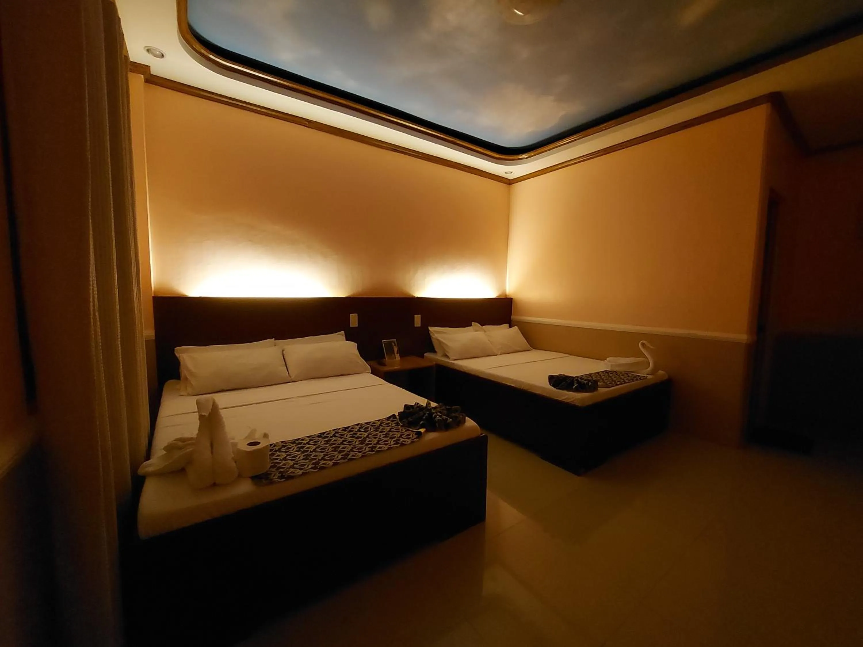 Bedroom, Bed in New Village Lodge