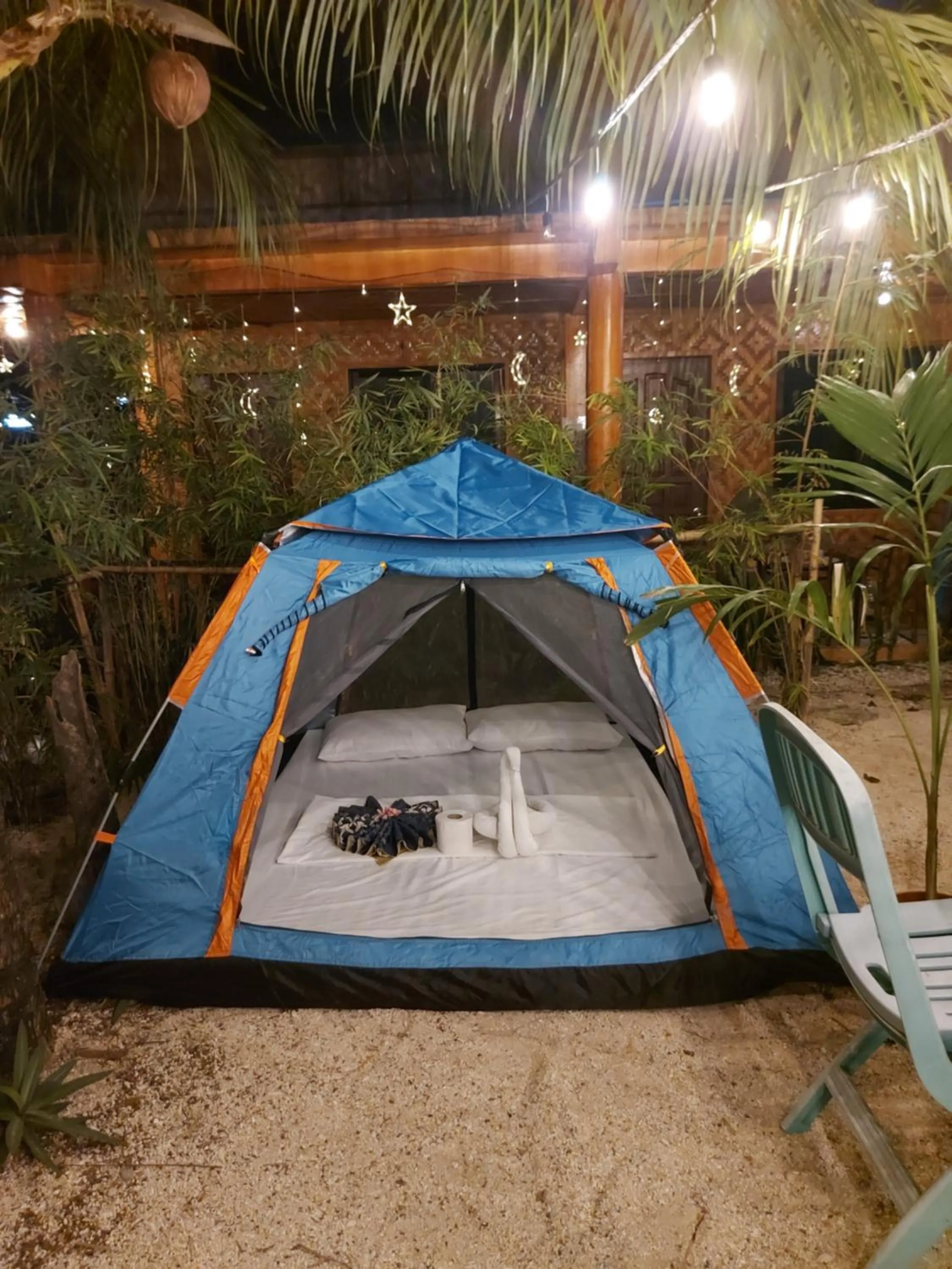 Facade/entrance in New Village Lodge