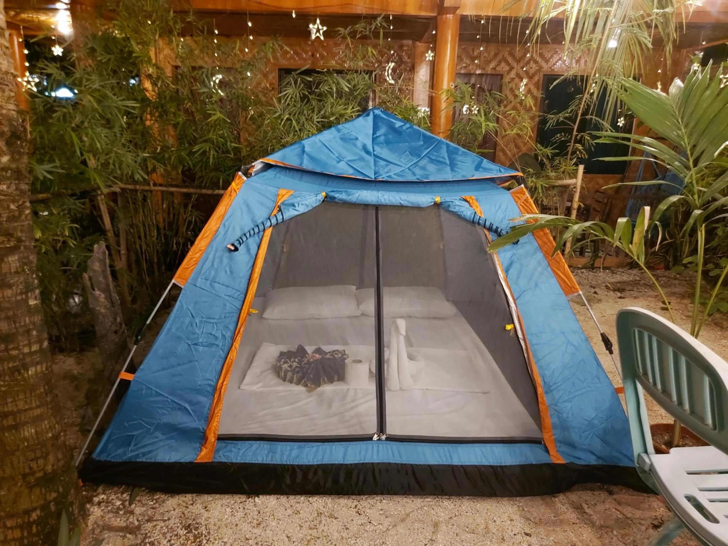 Facade/entrance in New Village Lodge