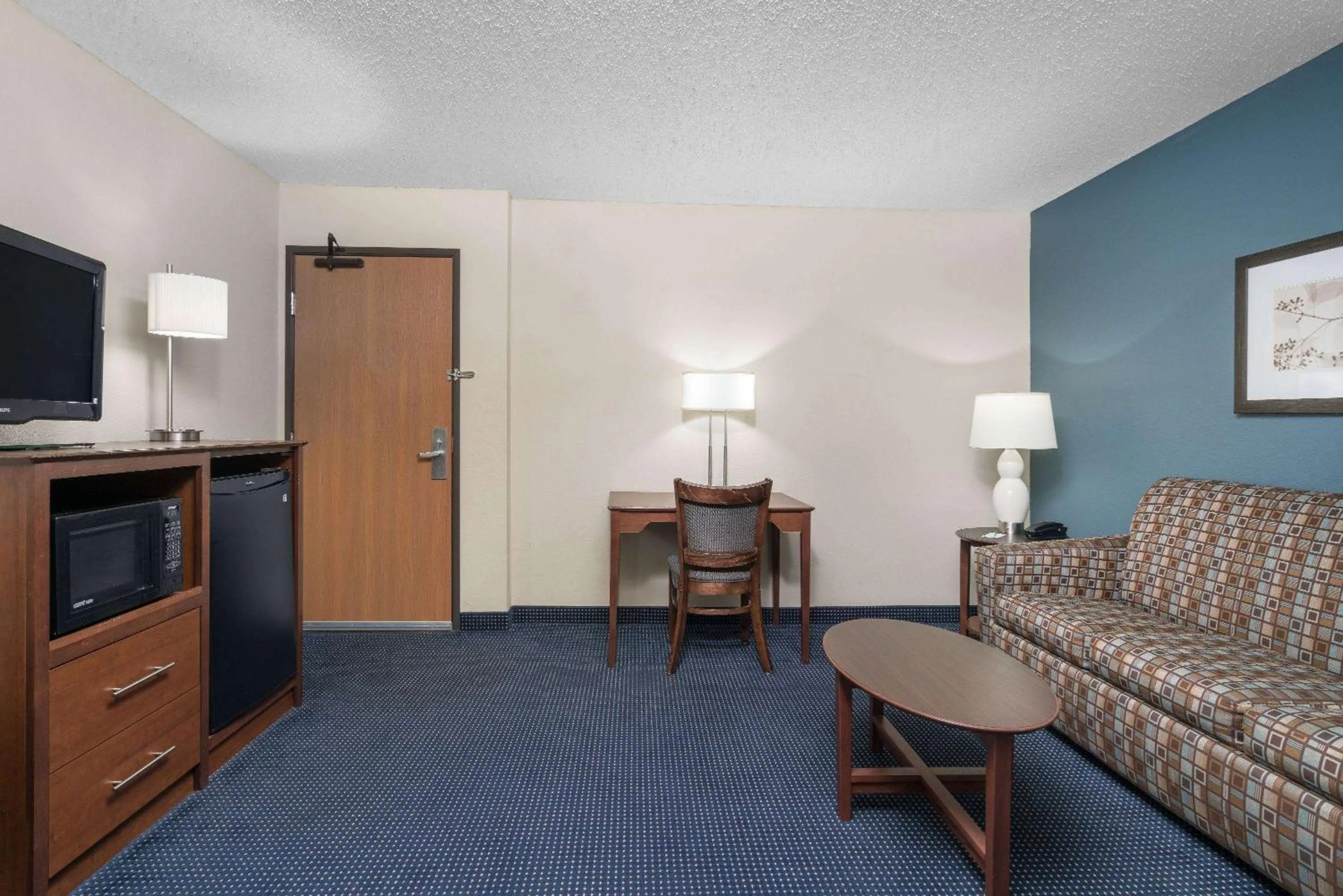 Living room in AmericInn by Wyndham Fort Dodge