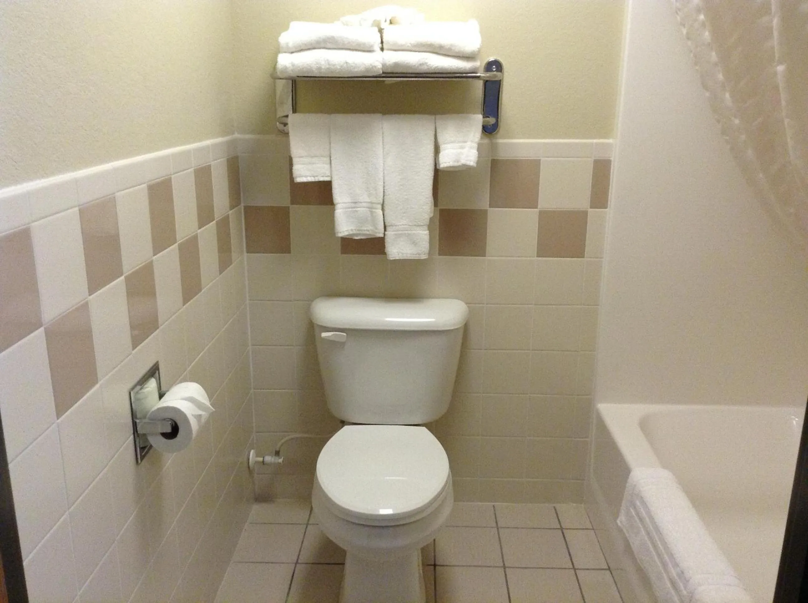 Bathroom in AmericInn by Wyndham Fort Dodge