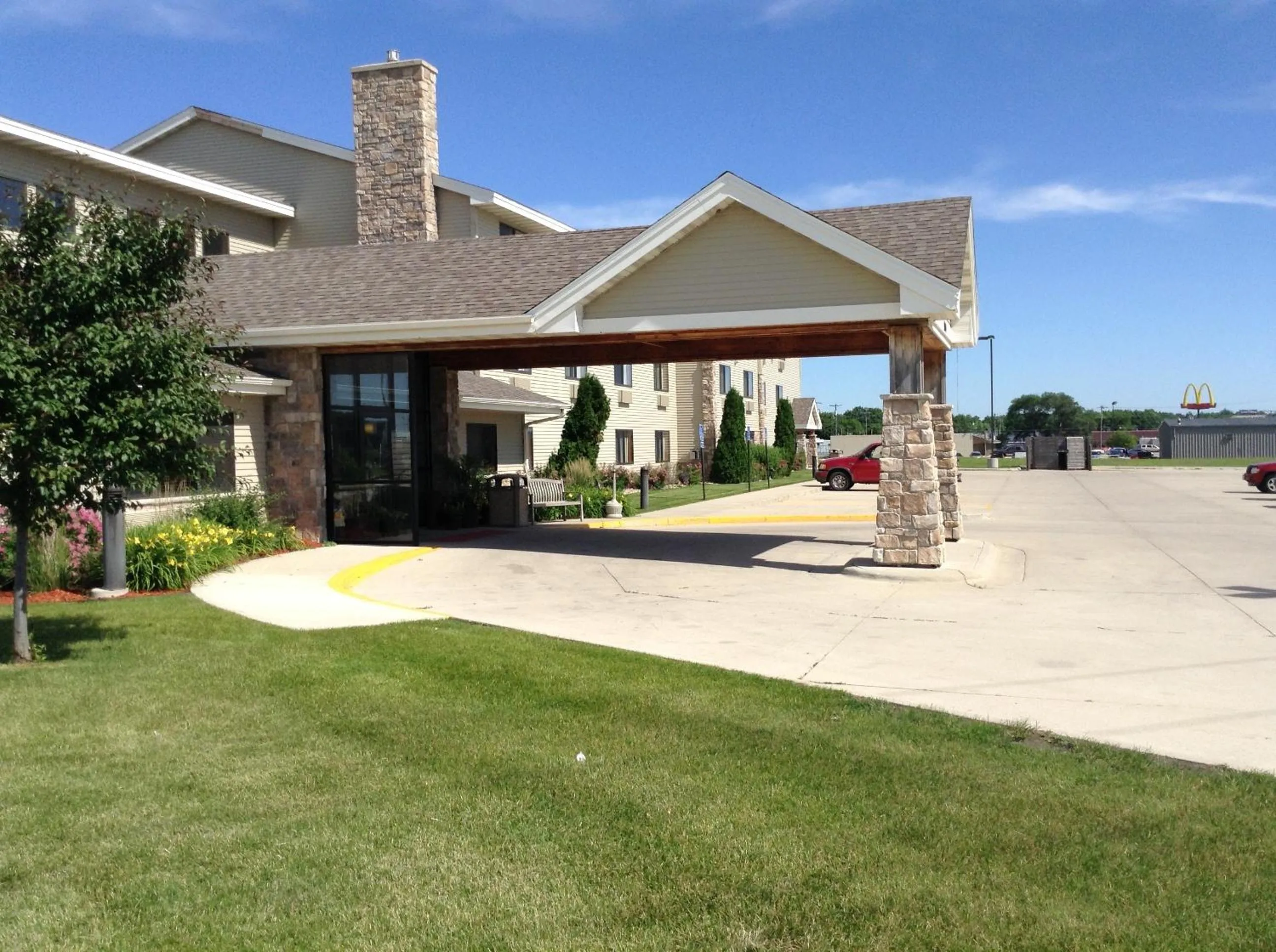Facade/entrance in AmericInn by Wyndham Fort Dodge