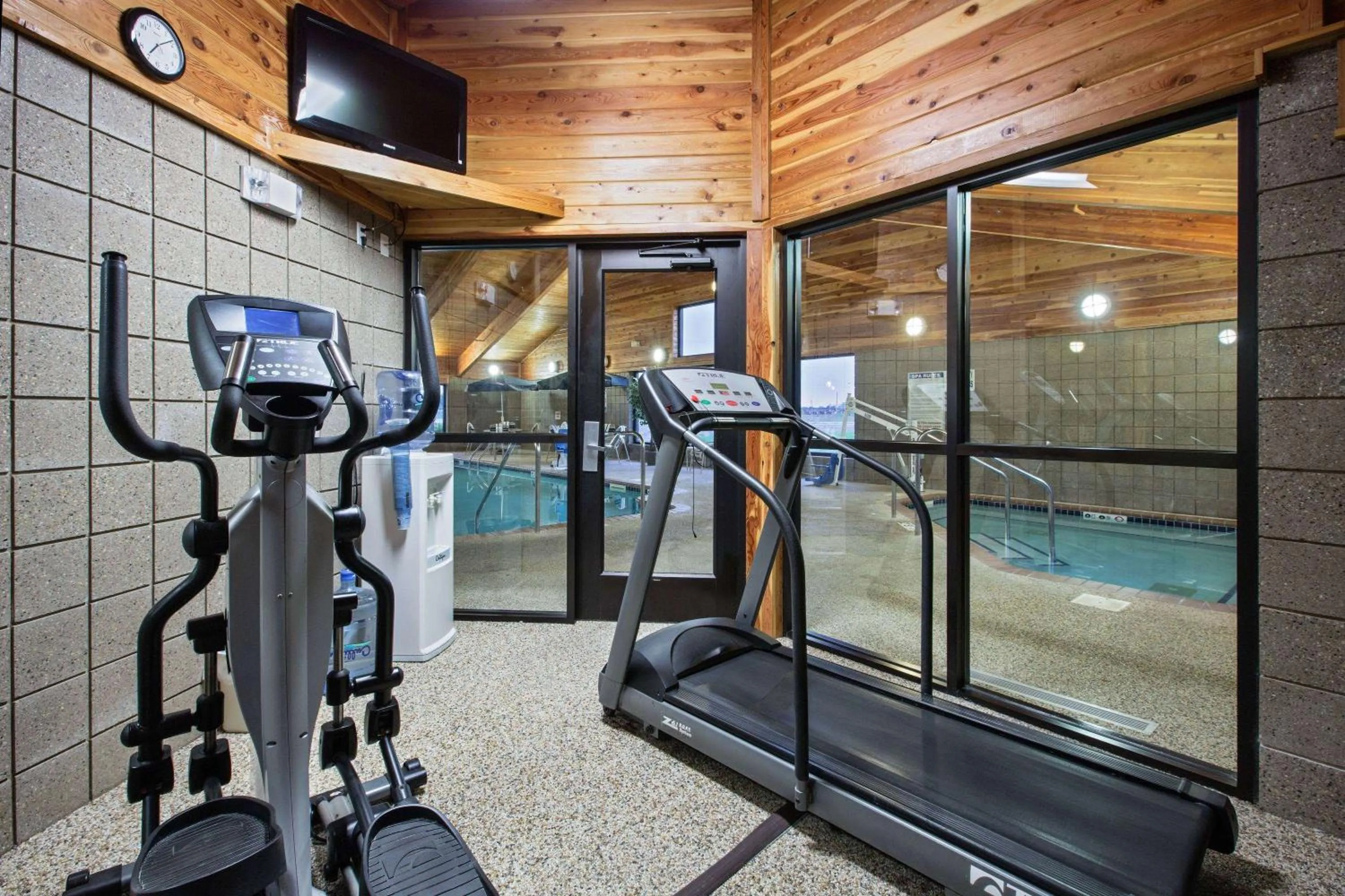 Fitness centre/facilities in AmericInn by Wyndham Fort Dodge