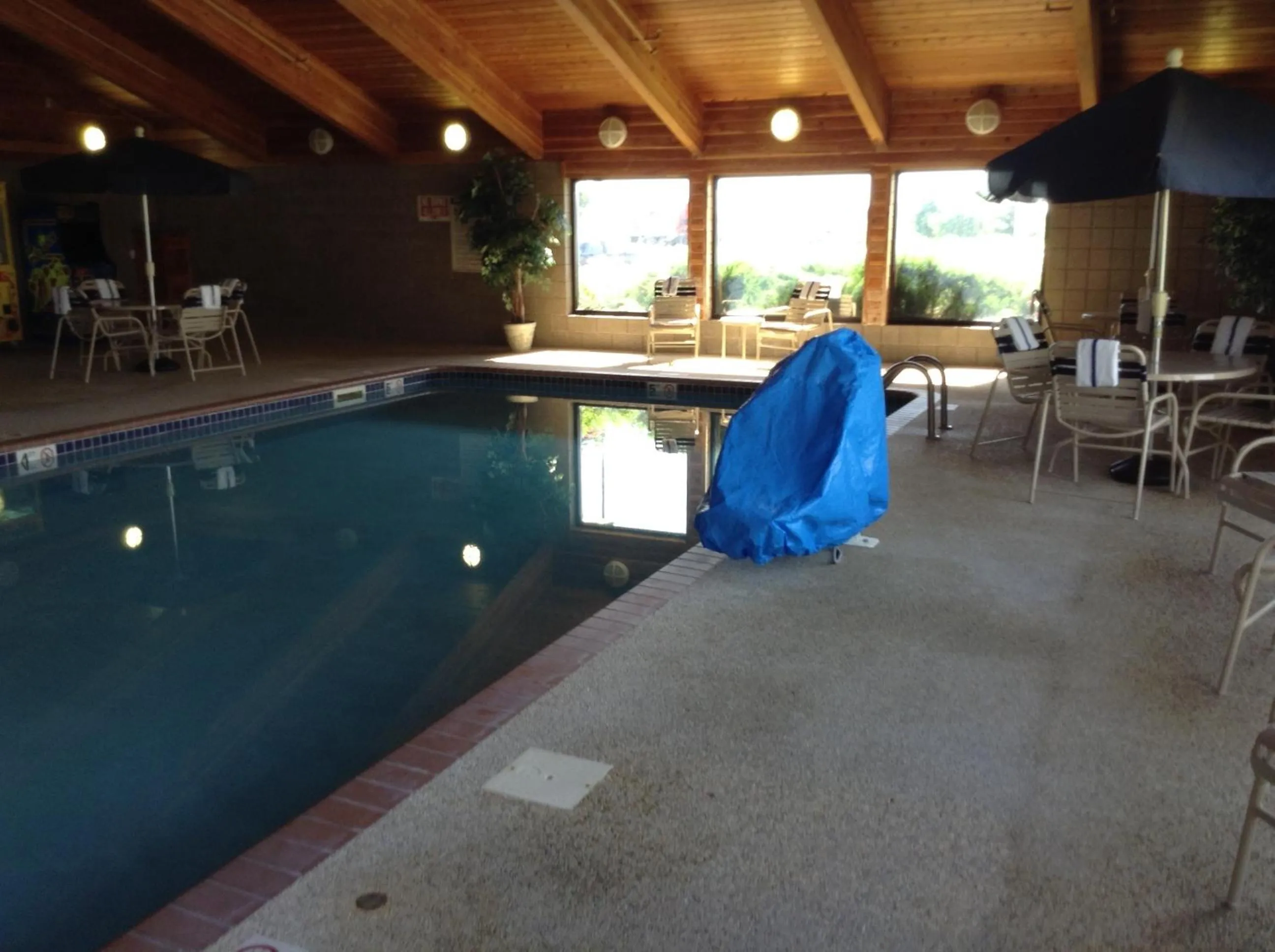 Swimming pool in AmericInn by Wyndham Fort Dodge