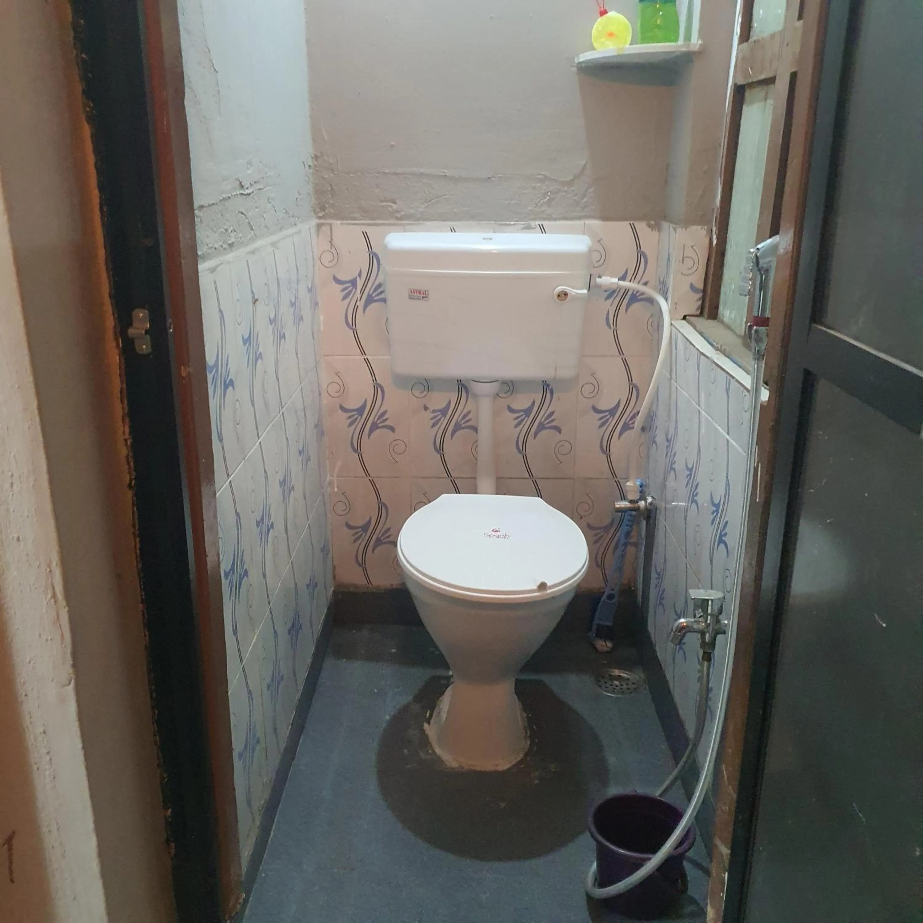 Toilet in Hotel Family Stay Beside Railway Station