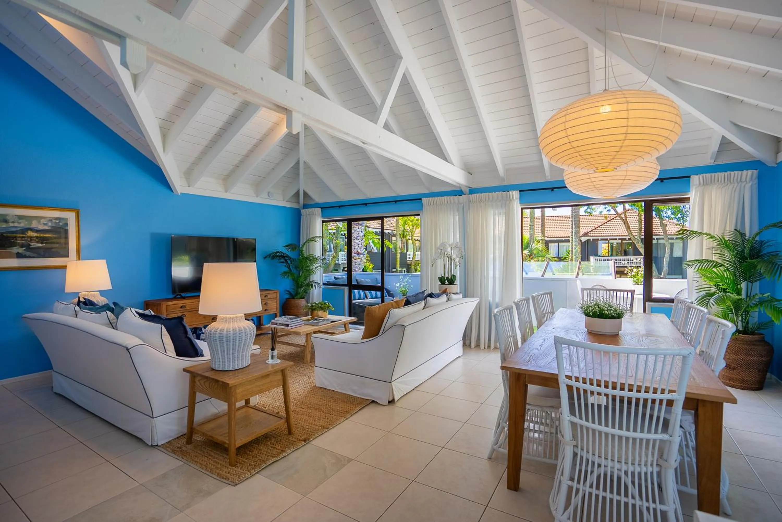 TV and multimedia in Emerald Inn on Takapuna Beach