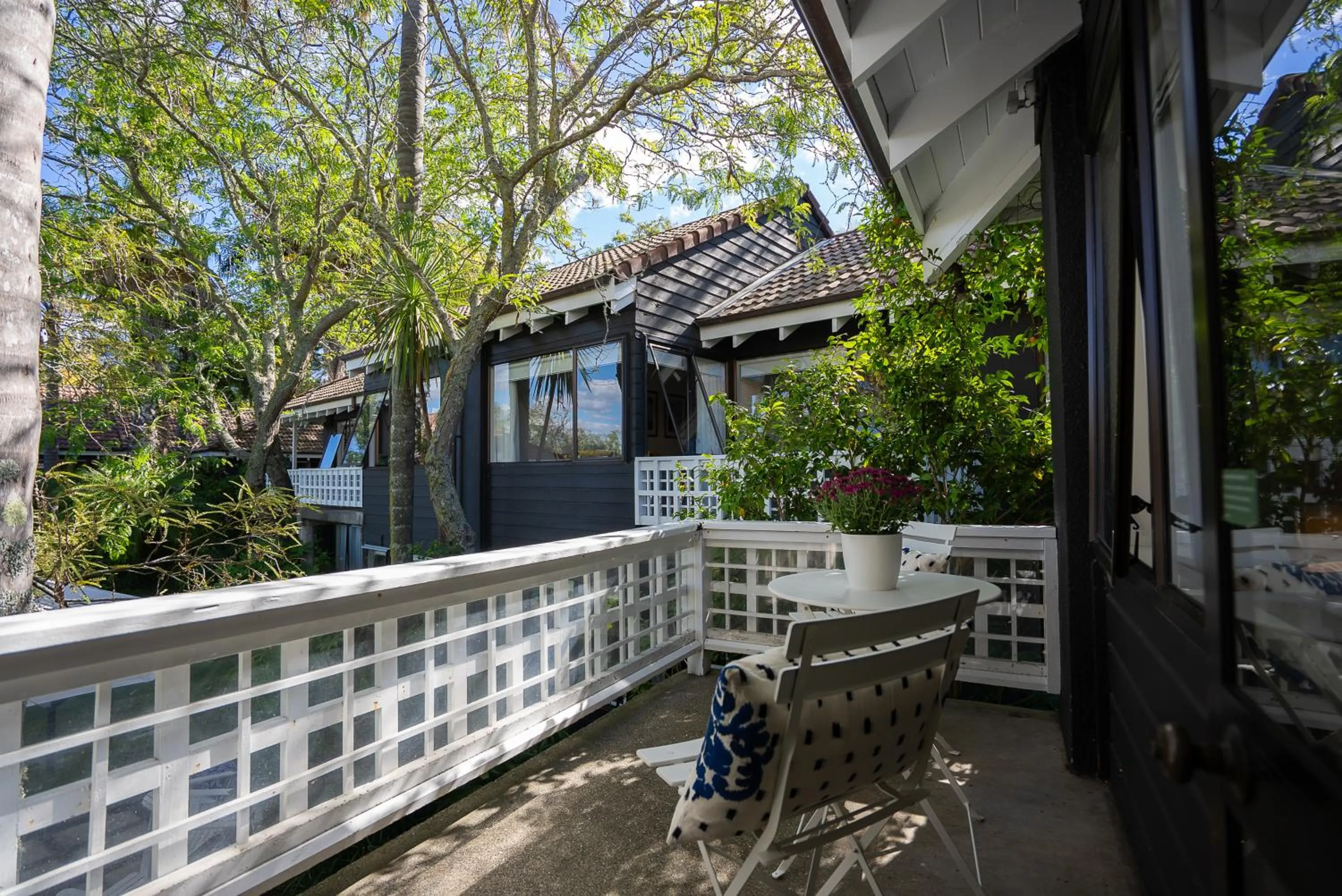 Balcony/Terrace in Emerald Inn on Takapuna Beach
