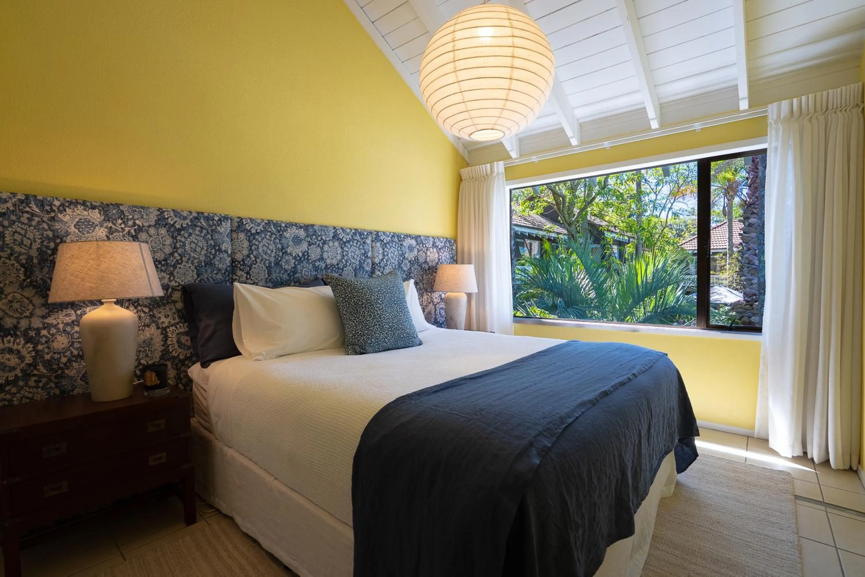 Bed in Emerald Inn on Takapuna Beach