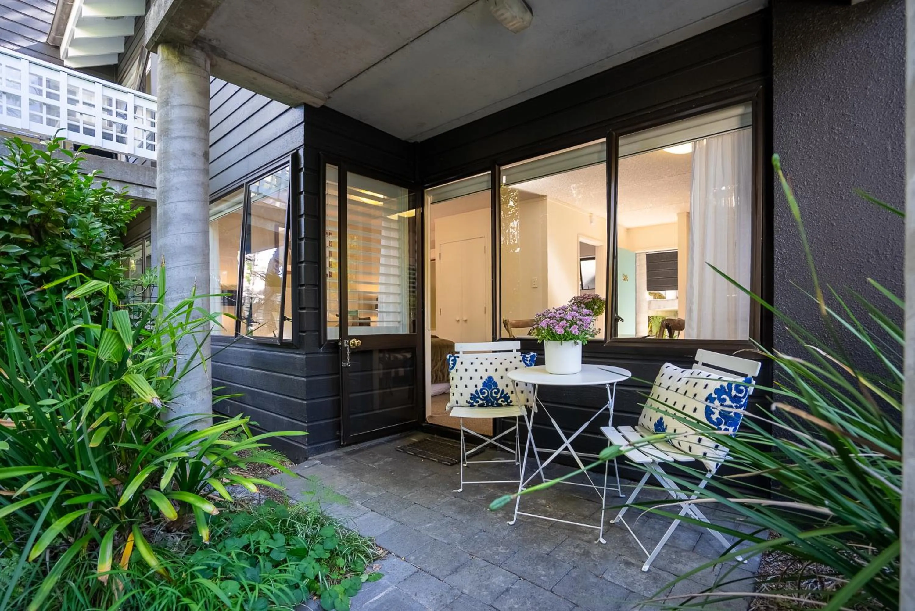 Patio in Emerald Inn on Takapuna Beach