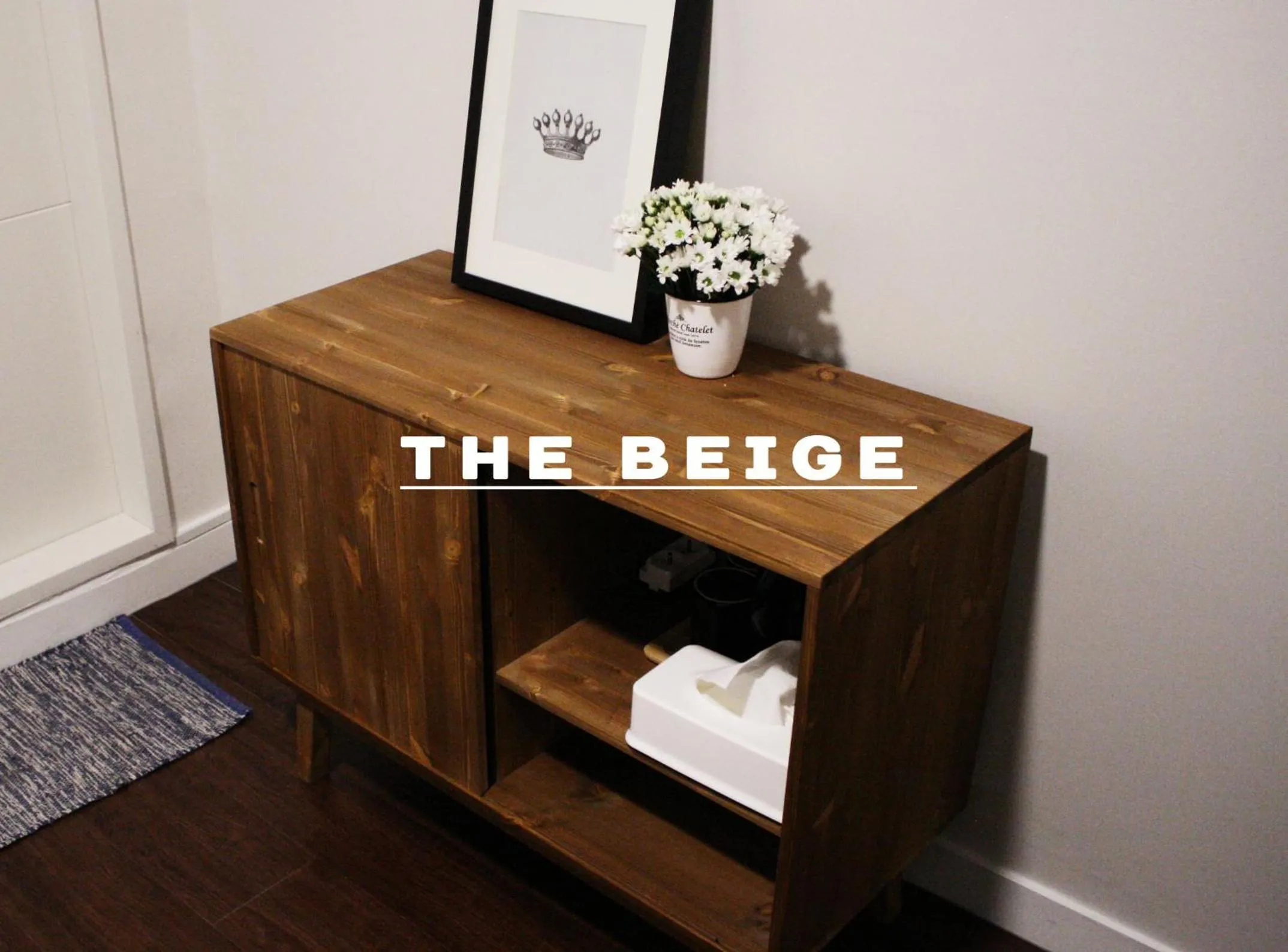 Decorative detail in Hostel Beige 2nd