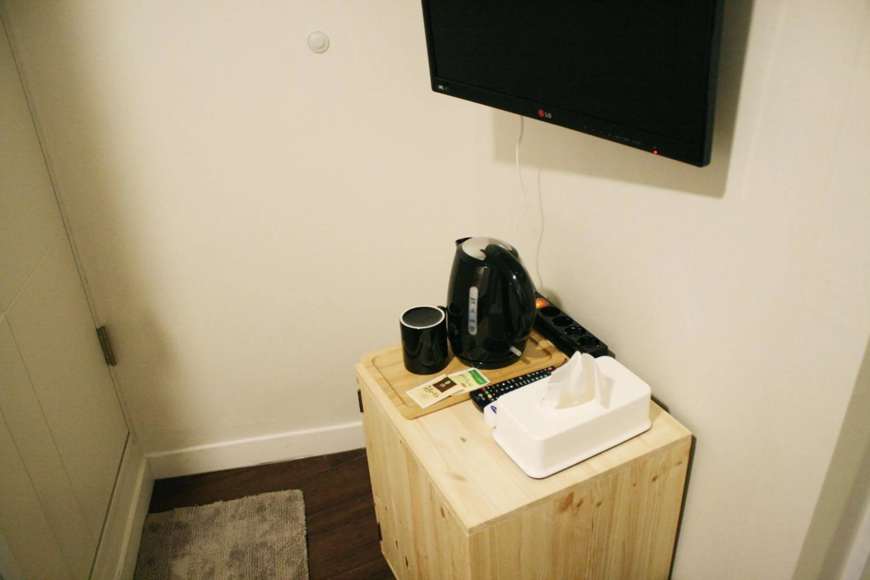 Coffee/tea facilities in Hostel Beige 2nd