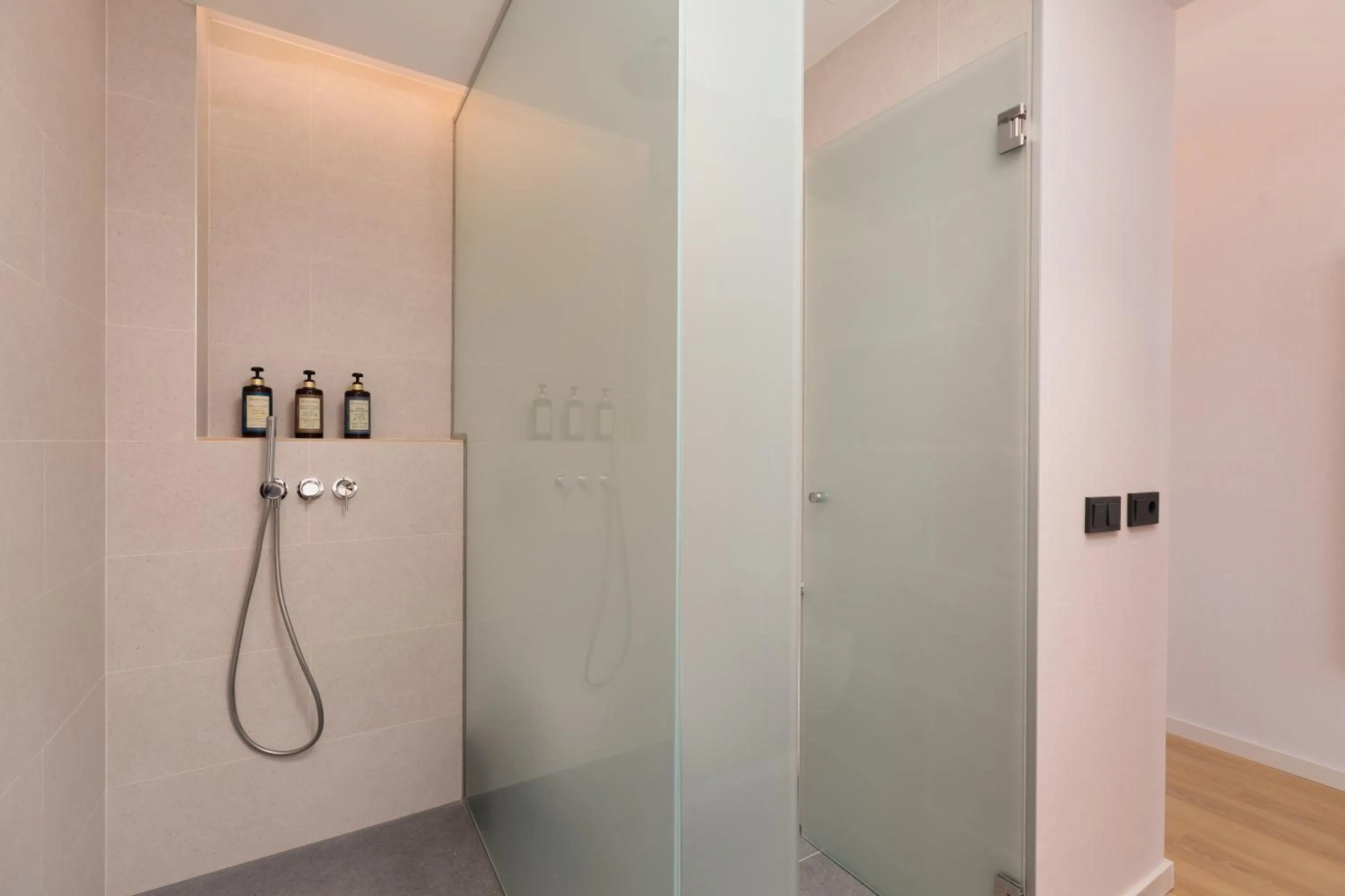 Shower in Tembo Barcelona