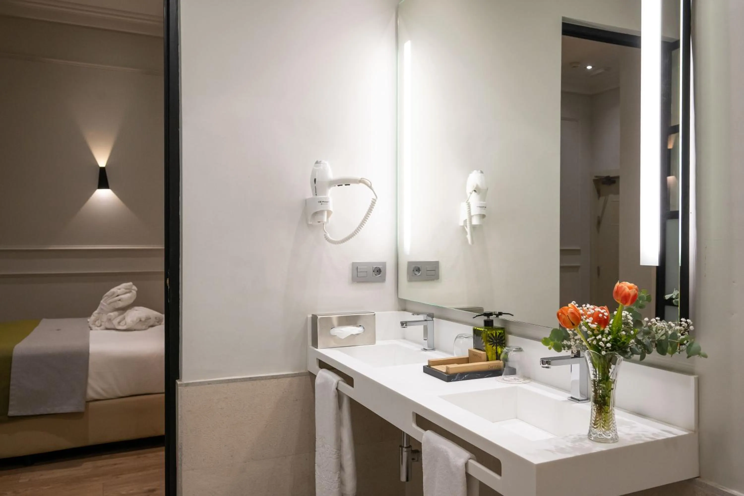 Bathroom, Bed in Hotel Boutique Casa Romana Villa