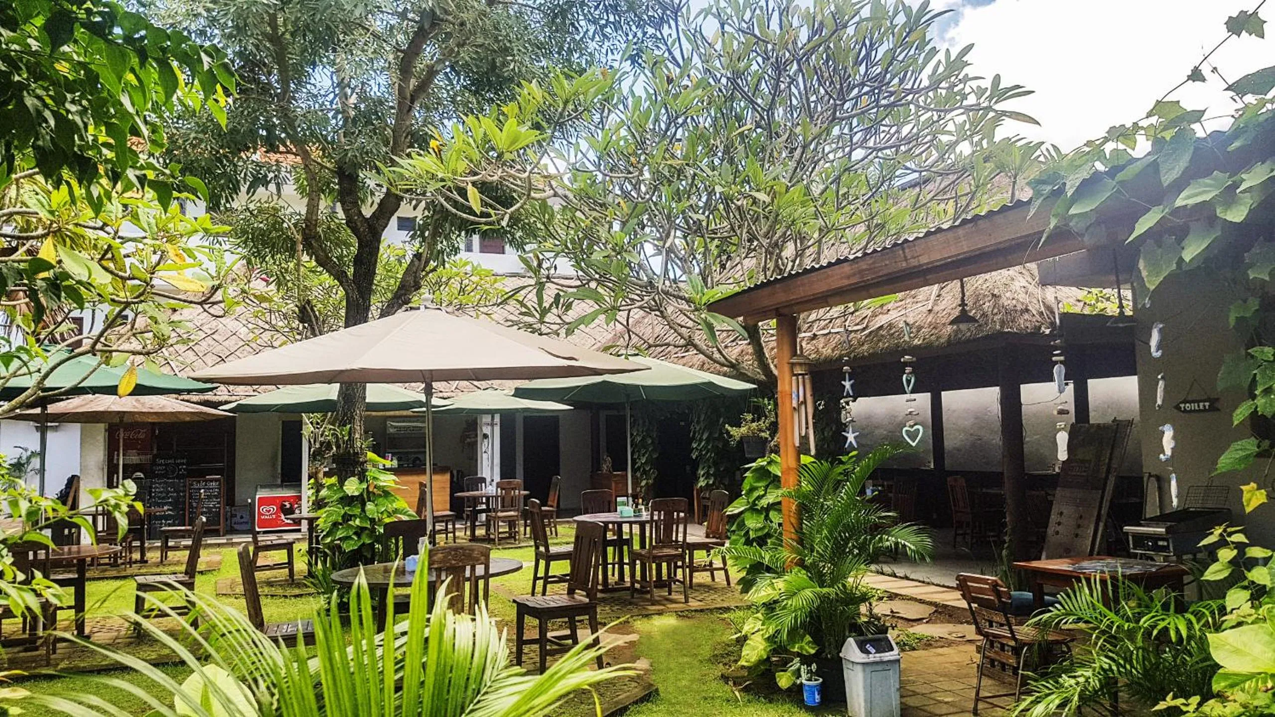 Restaurant/places to eat in Naturela