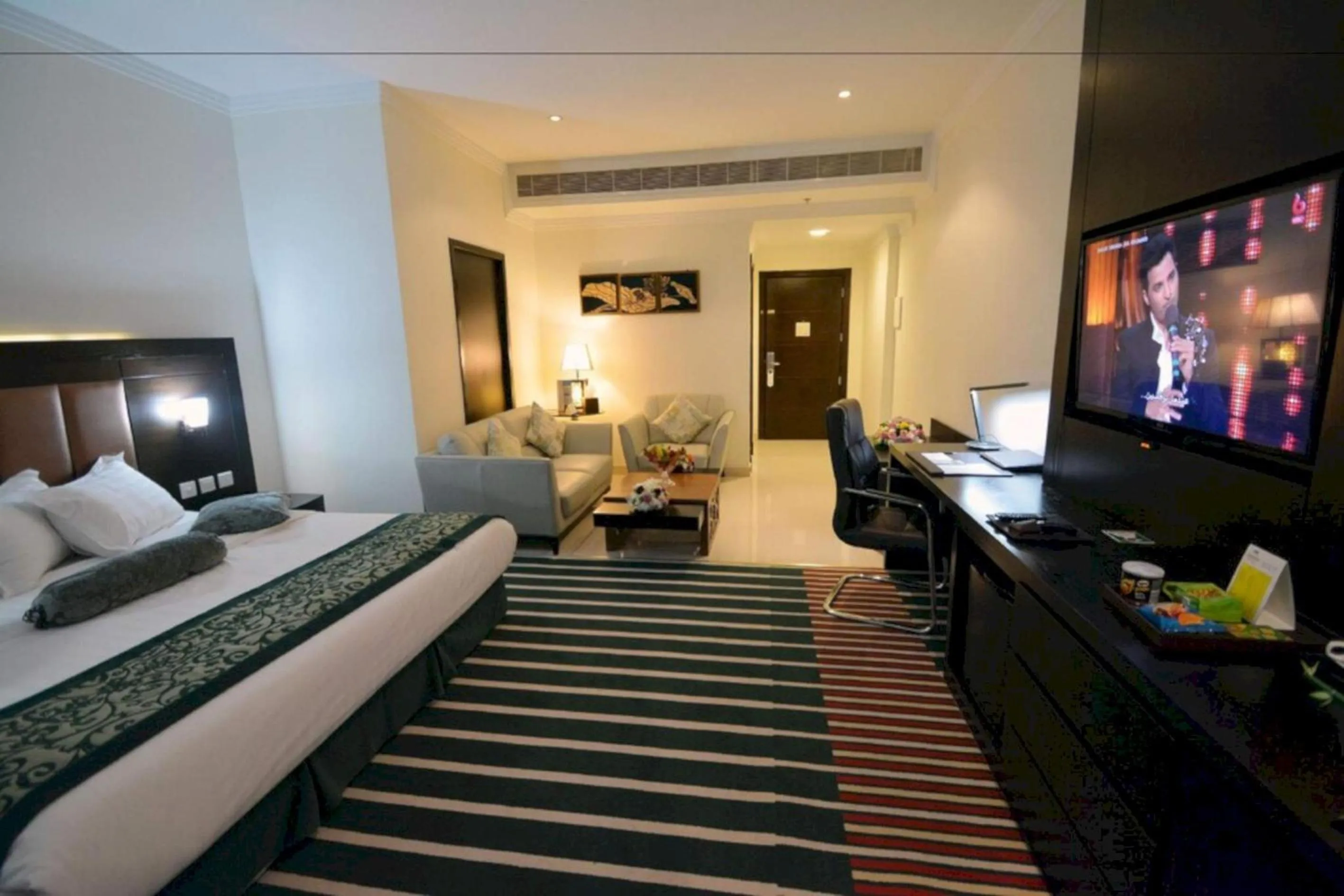 Photo of the whole room, Bed in Sunday Millennia Hotel