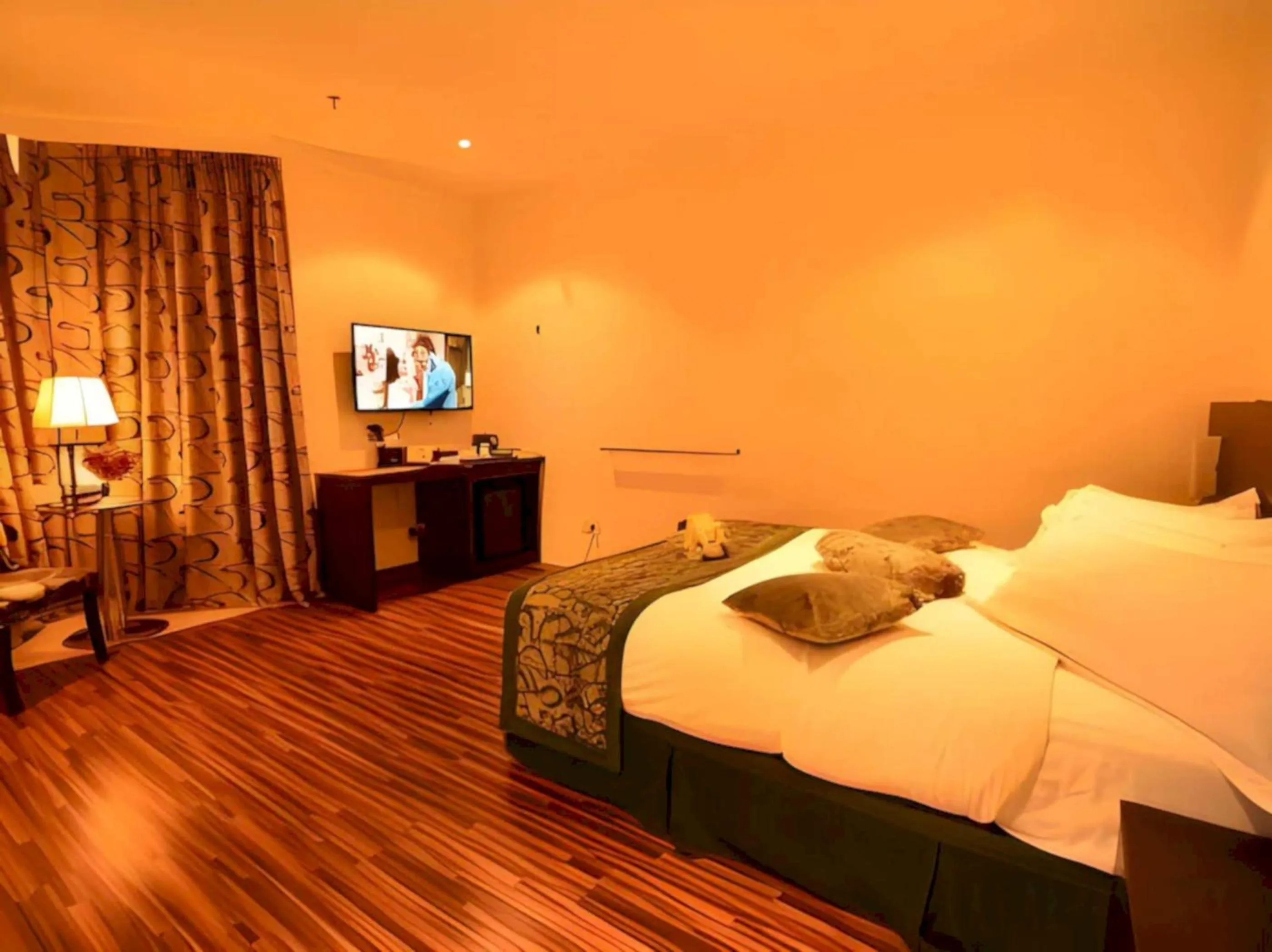 Photo of the whole room, Bed in Sunday Millennia Hotel