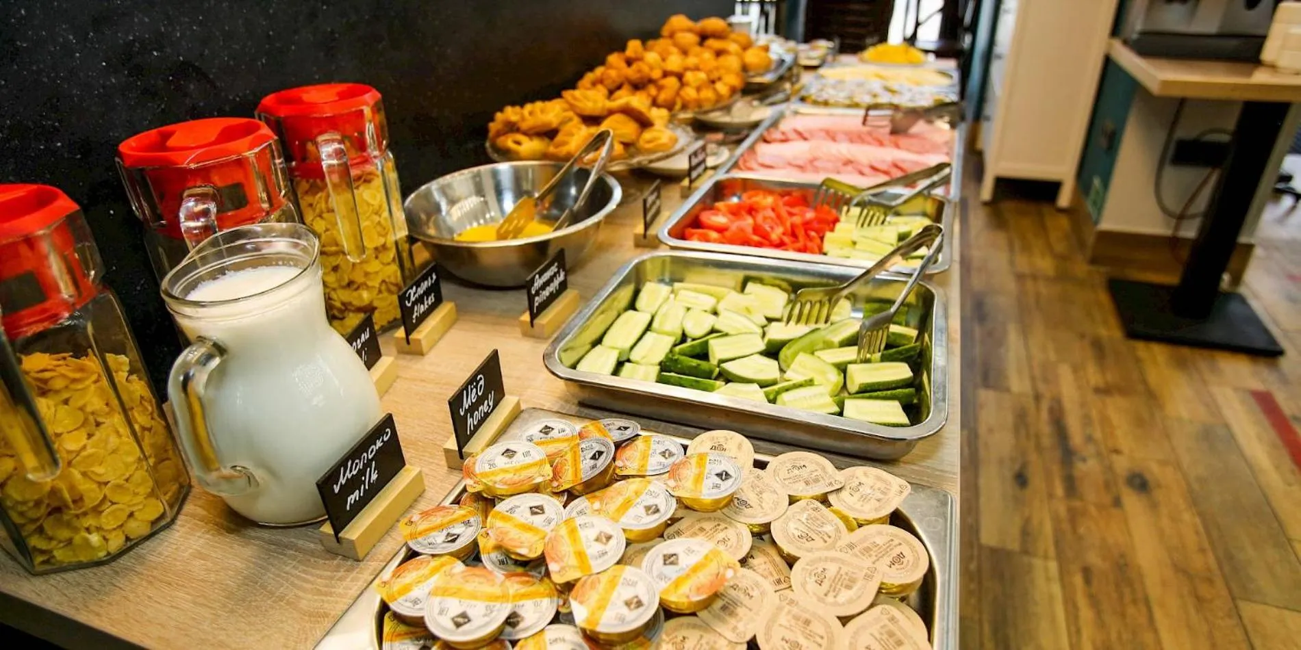 Breakfast in Nemi Museum Hotel Baku Nz