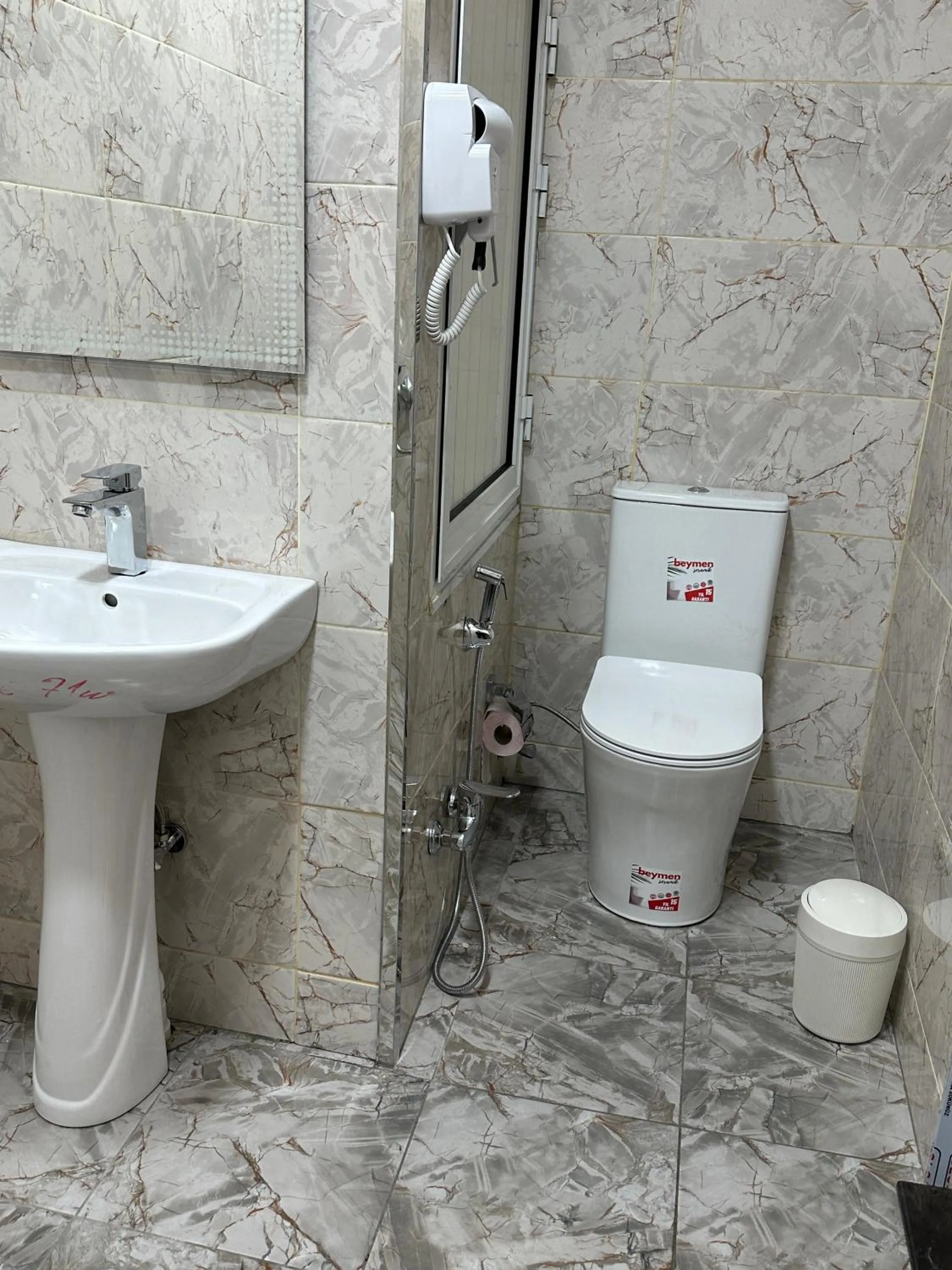 Shower in Nemi Museum Hotel Baku Nz