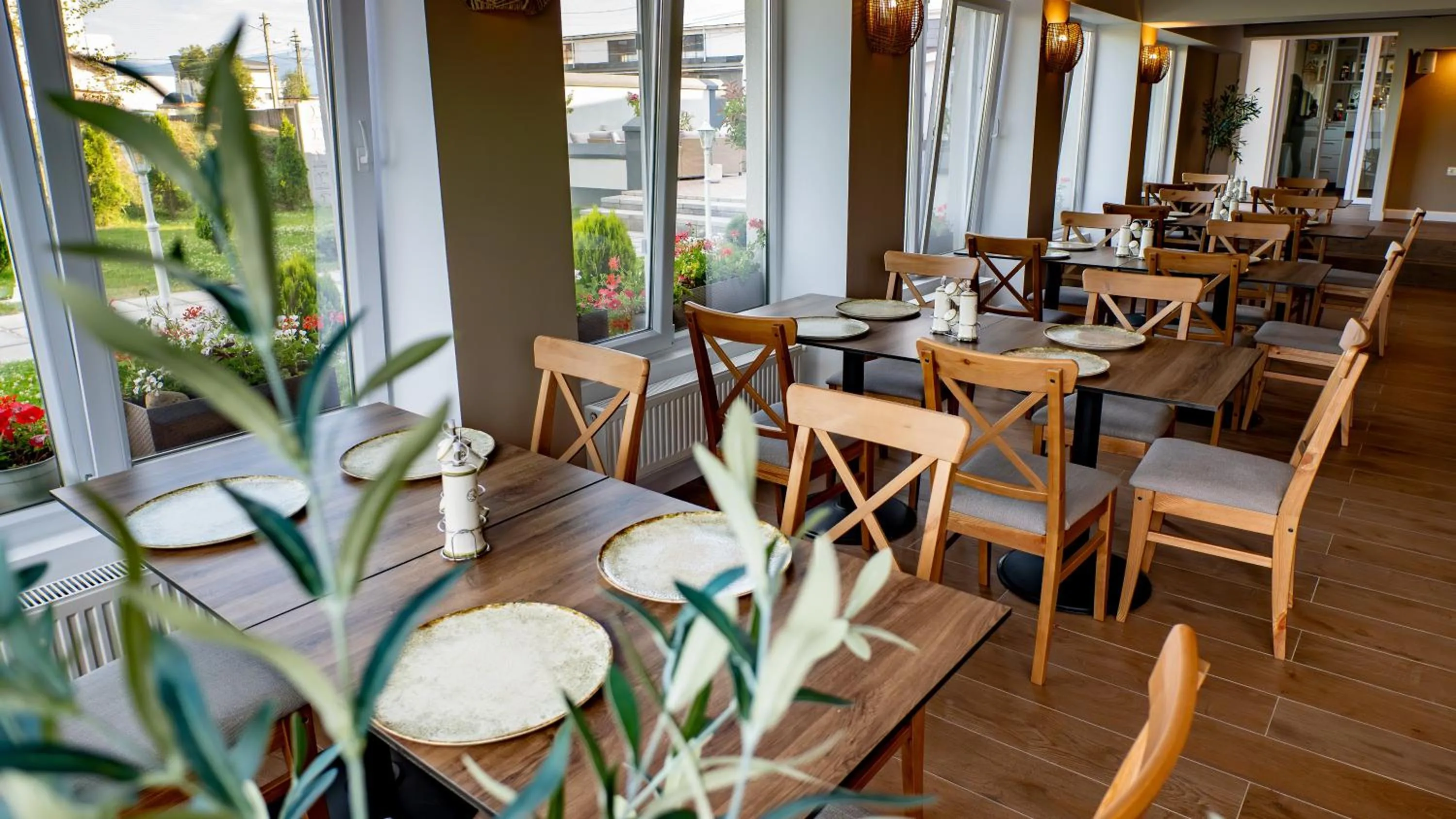 Restaurant/places to eat in Pensiunea Sarmis Cristal