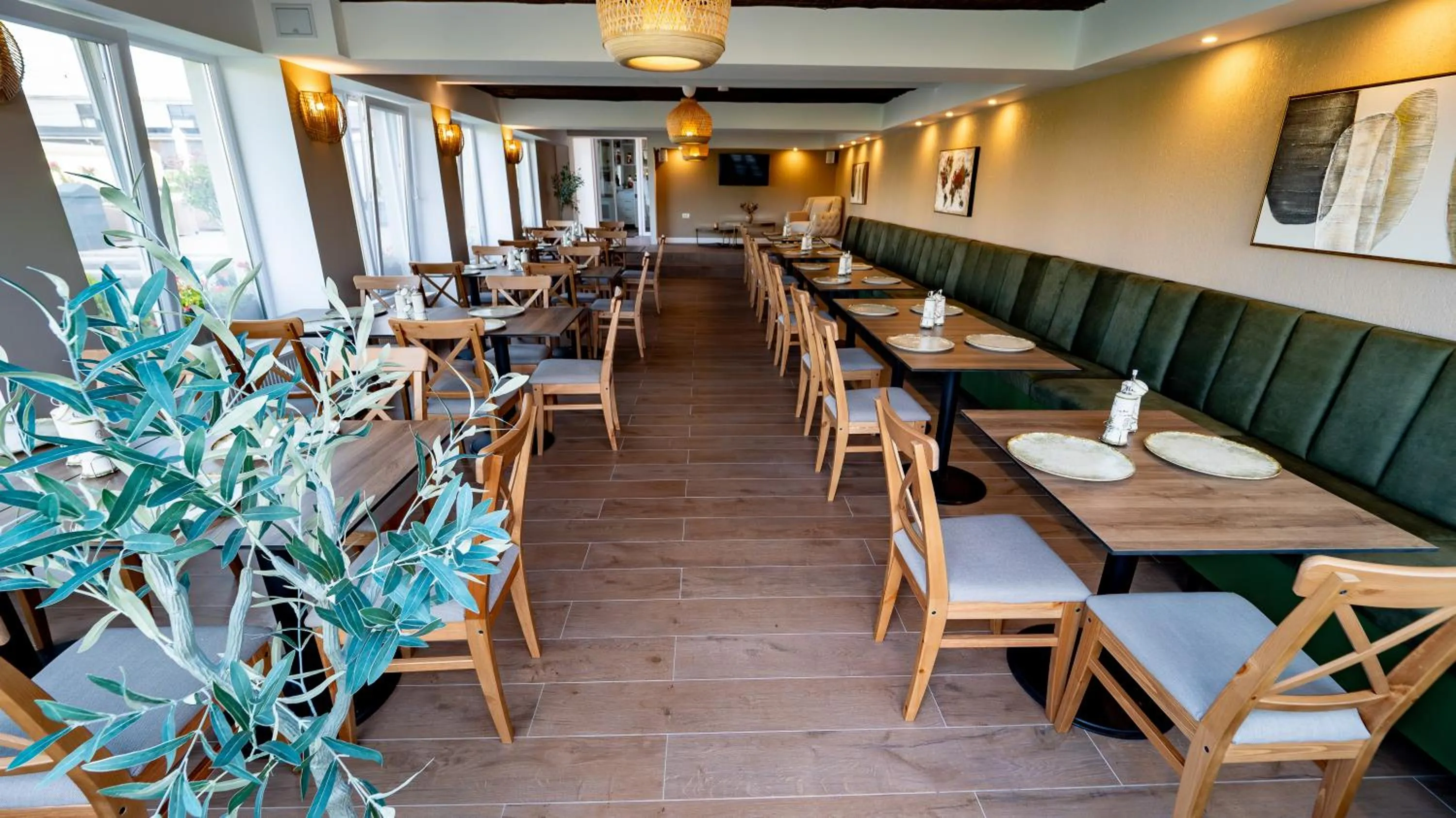 Restaurant/places to eat in Pensiunea Sarmis Cristal