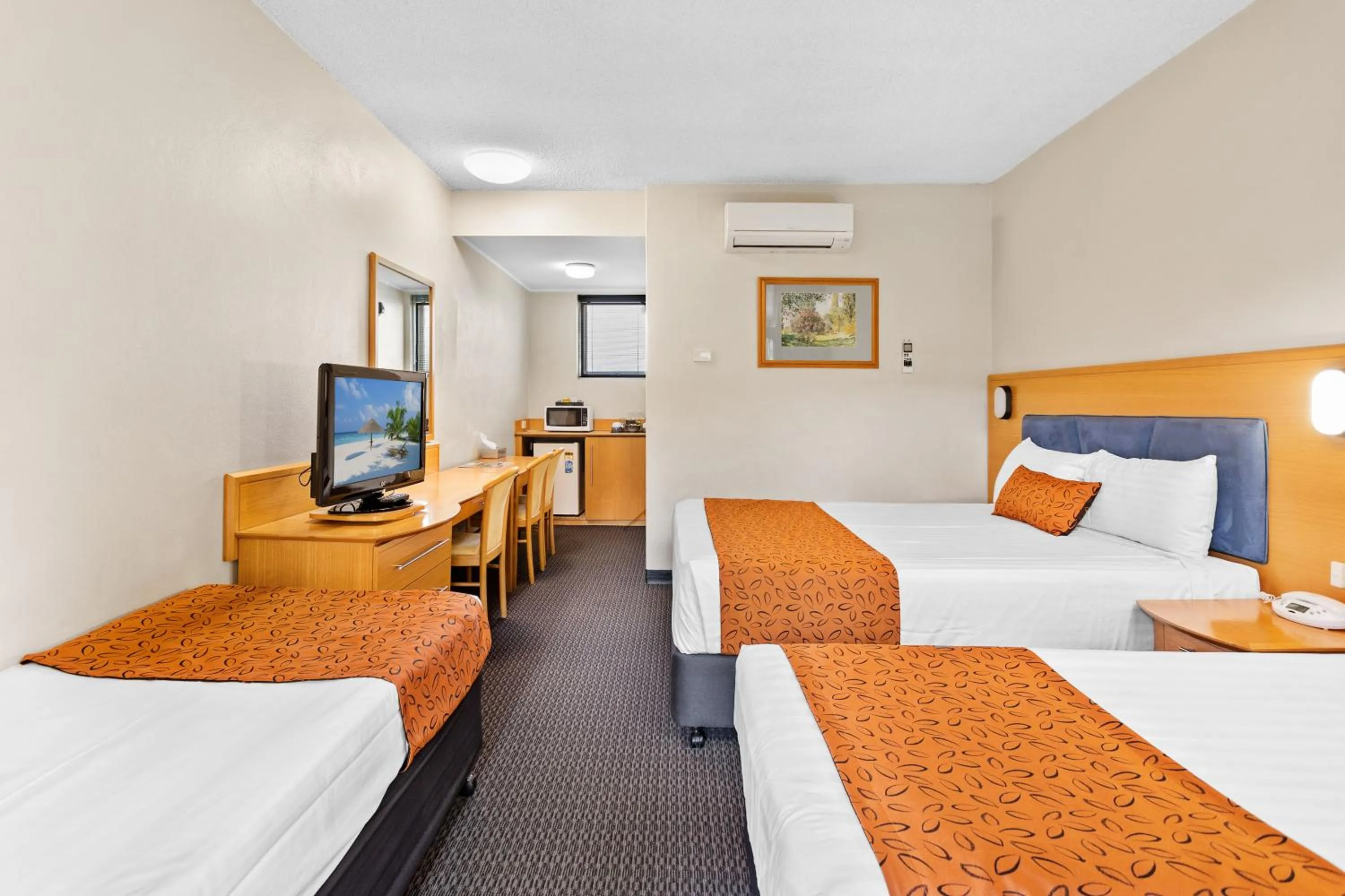 Photo of the whole room, Bed in Park Motor Inn