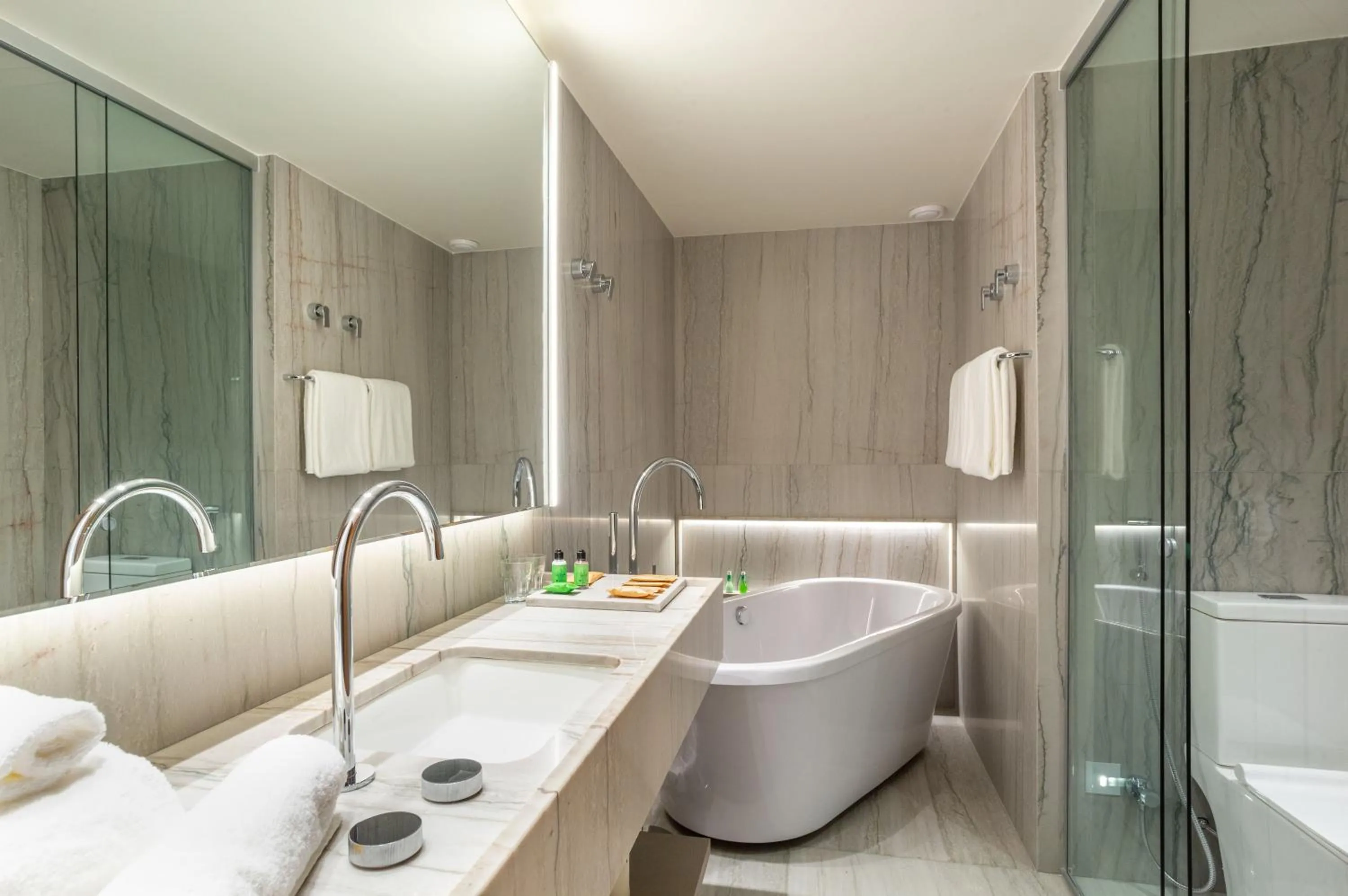 Bathroom in Monã Hotel