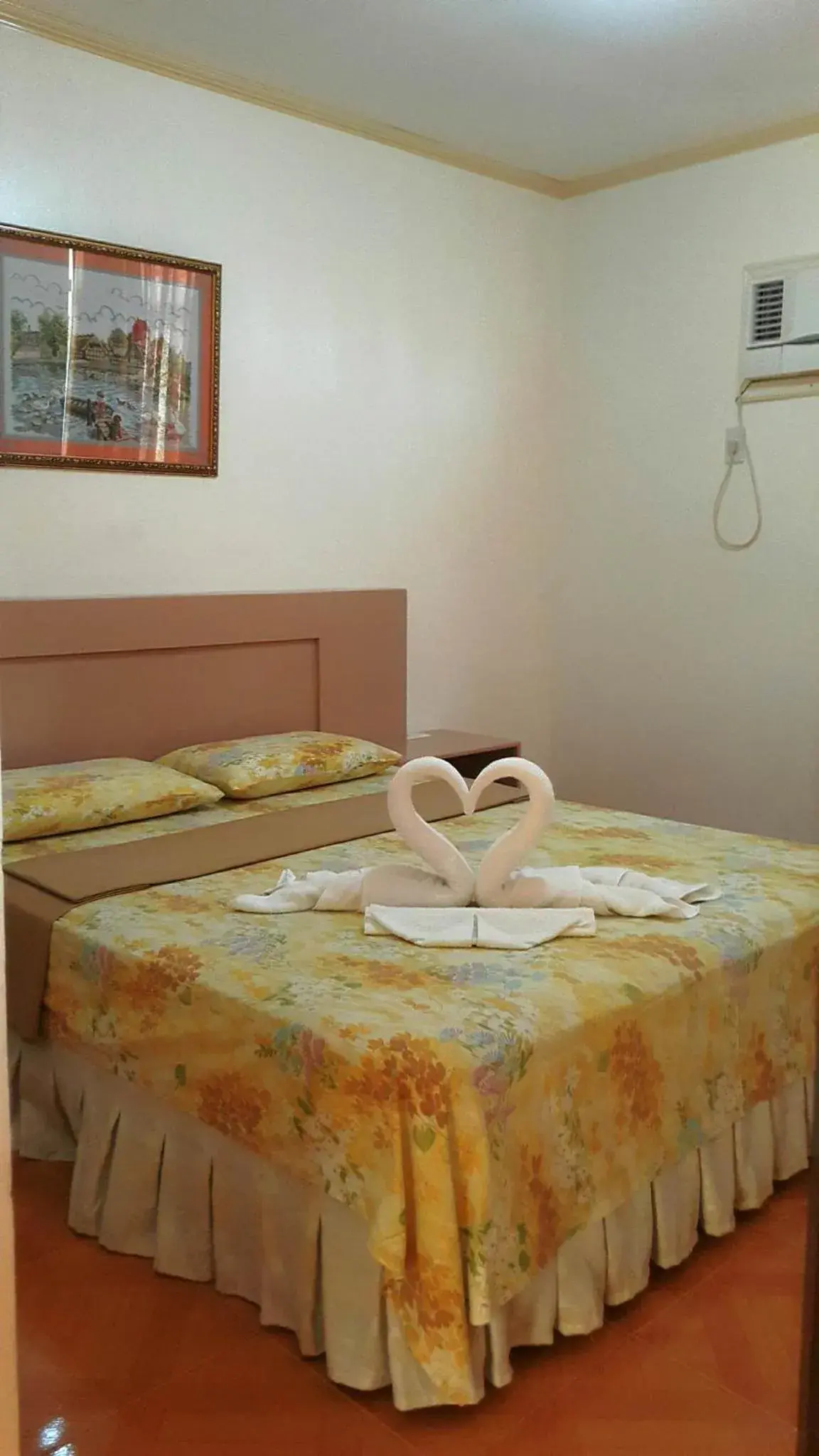Standard Double Room in Oslob Malonzo Pension House Standard Double Room in Oslob Malonzo Pension House