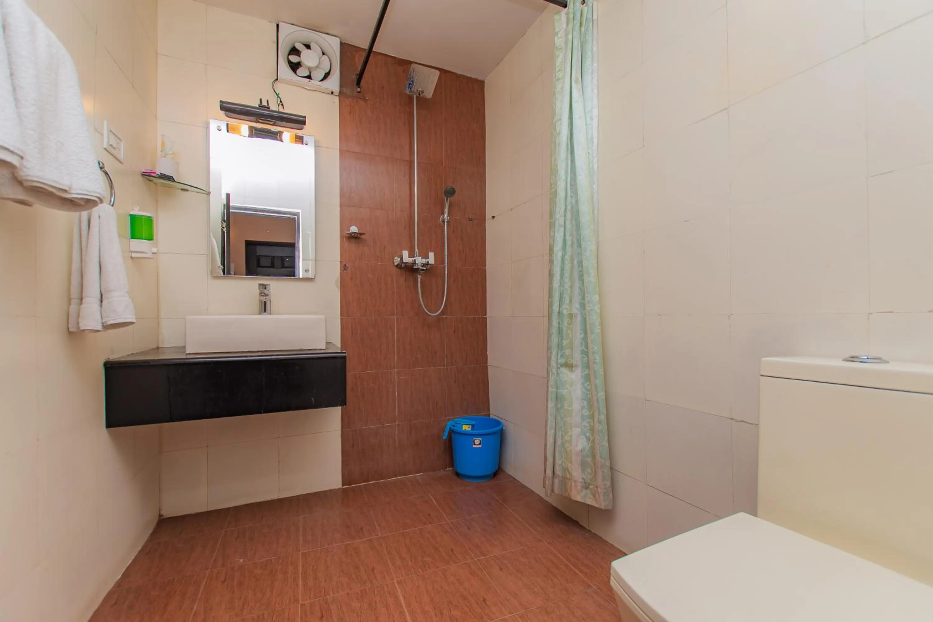 Shower in Moonlight Resort and Spa