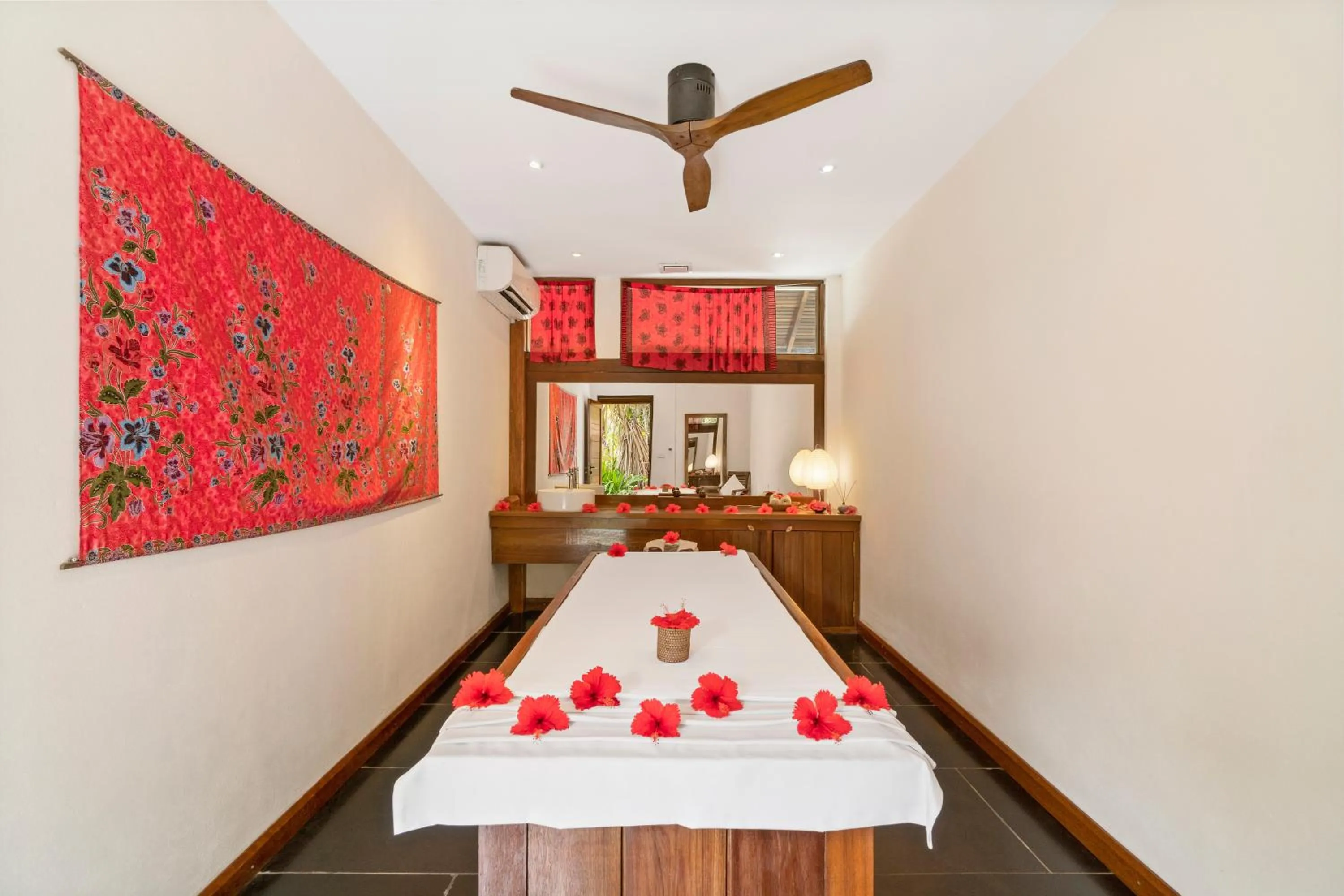 Property building, Bed in The Barefoot Eco Hotel