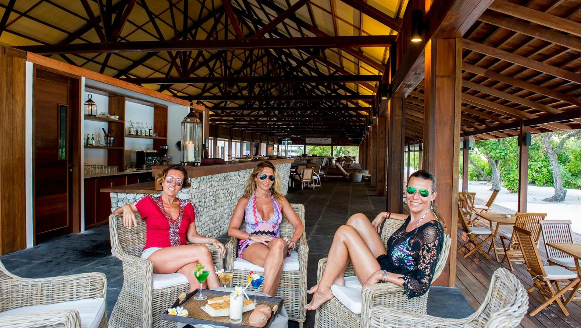 Lounge or bar in The Barefoot Eco Hotel