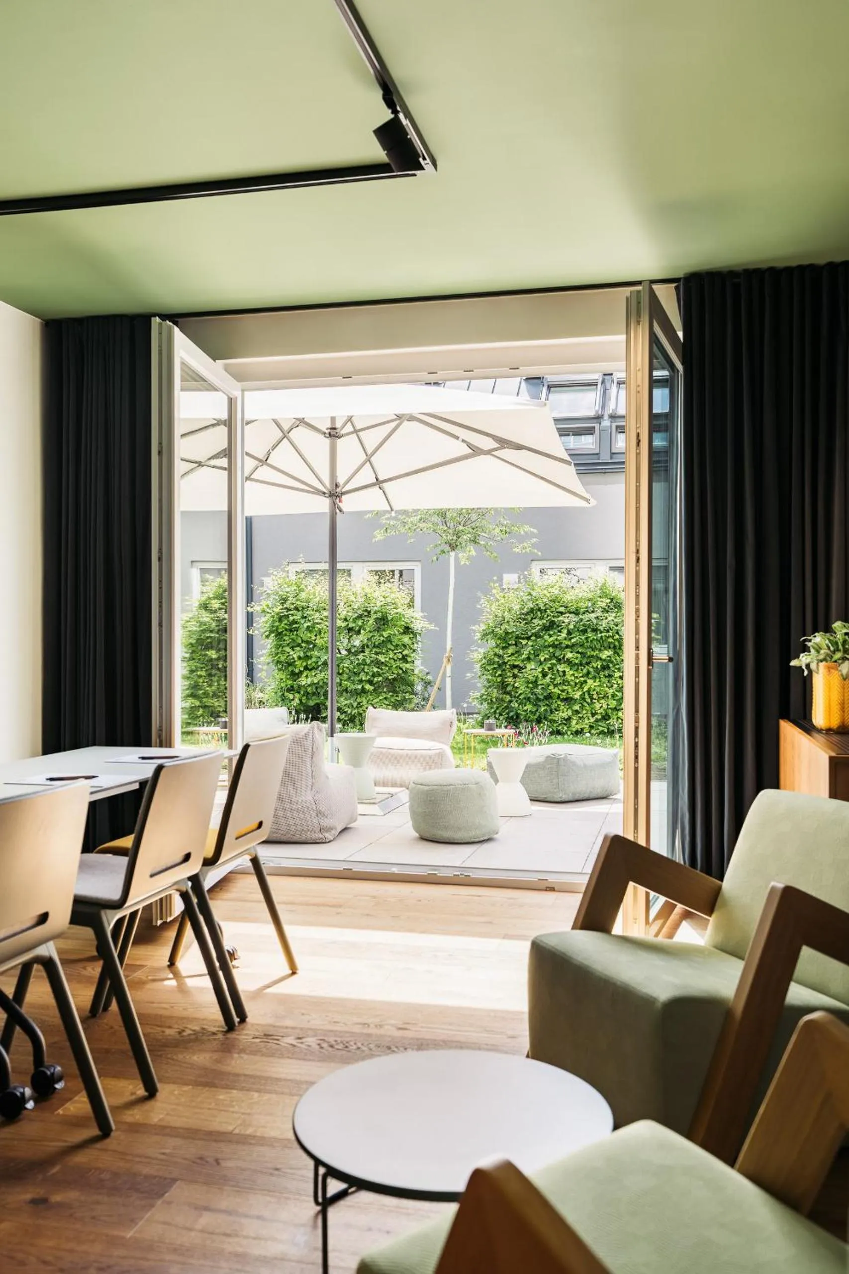 Meeting/conference room in Hotel Schani UNO City