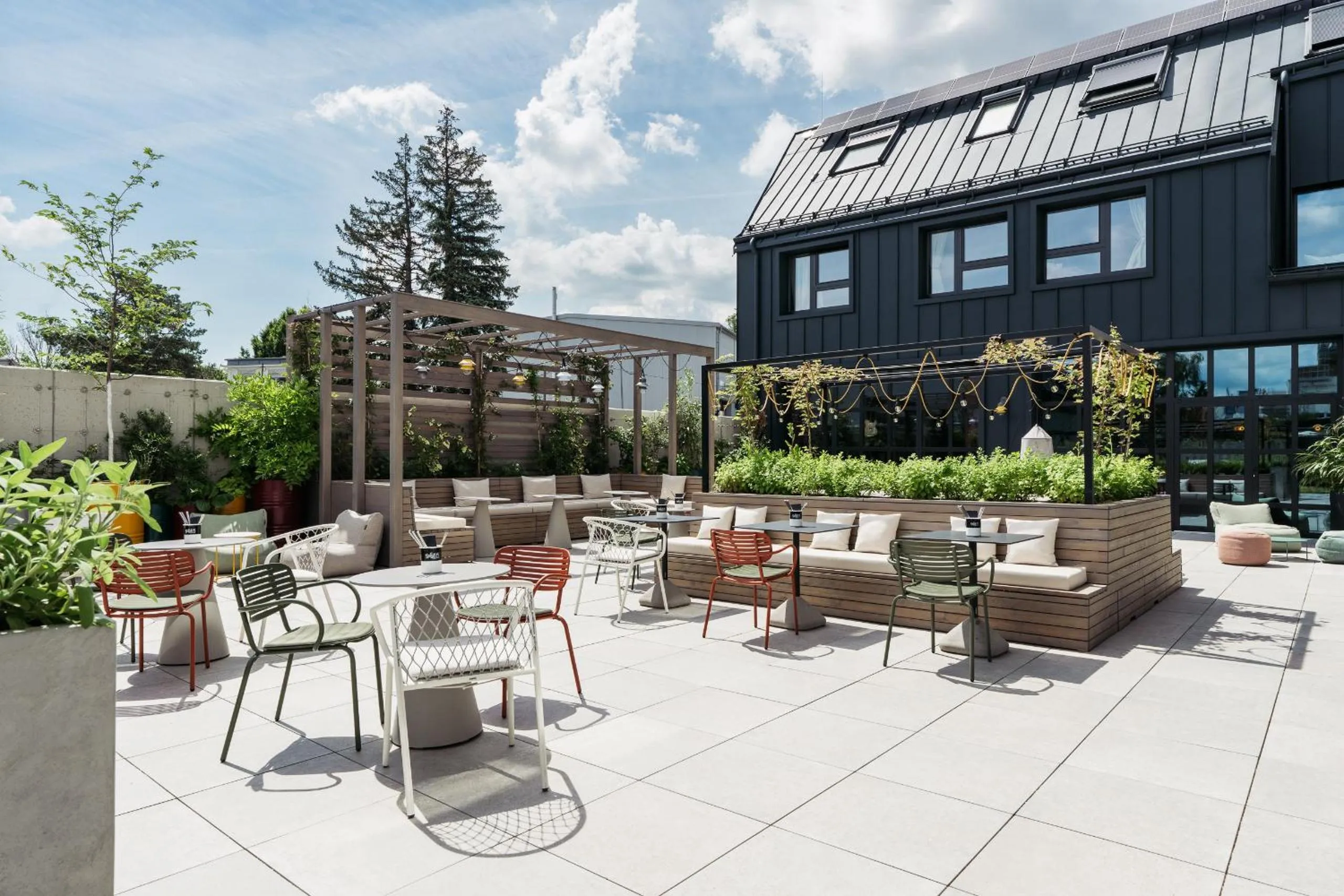 Garden in Hotel Schani UNO City