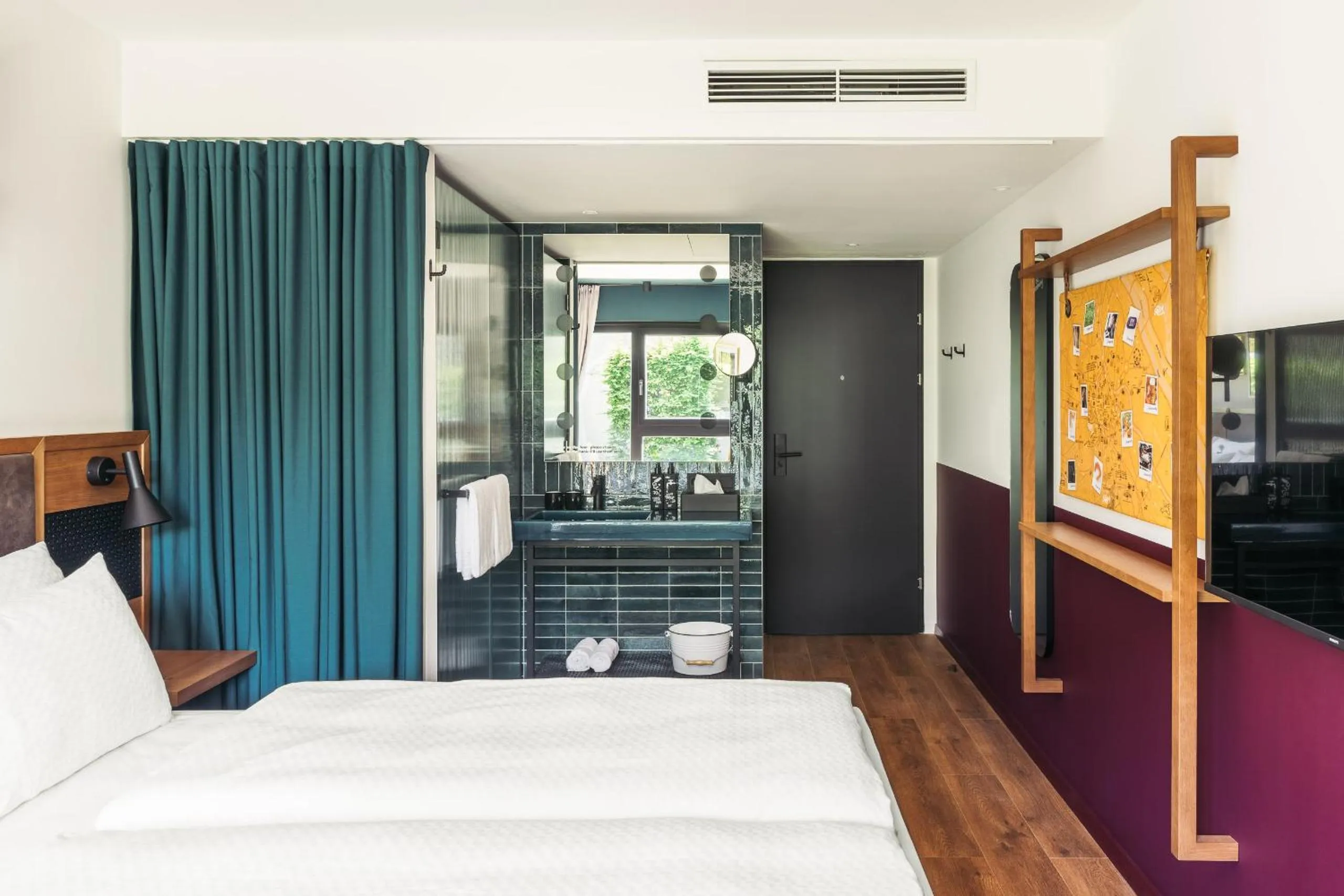 Photo of the whole room, Bed in Hotel Schani UNO City