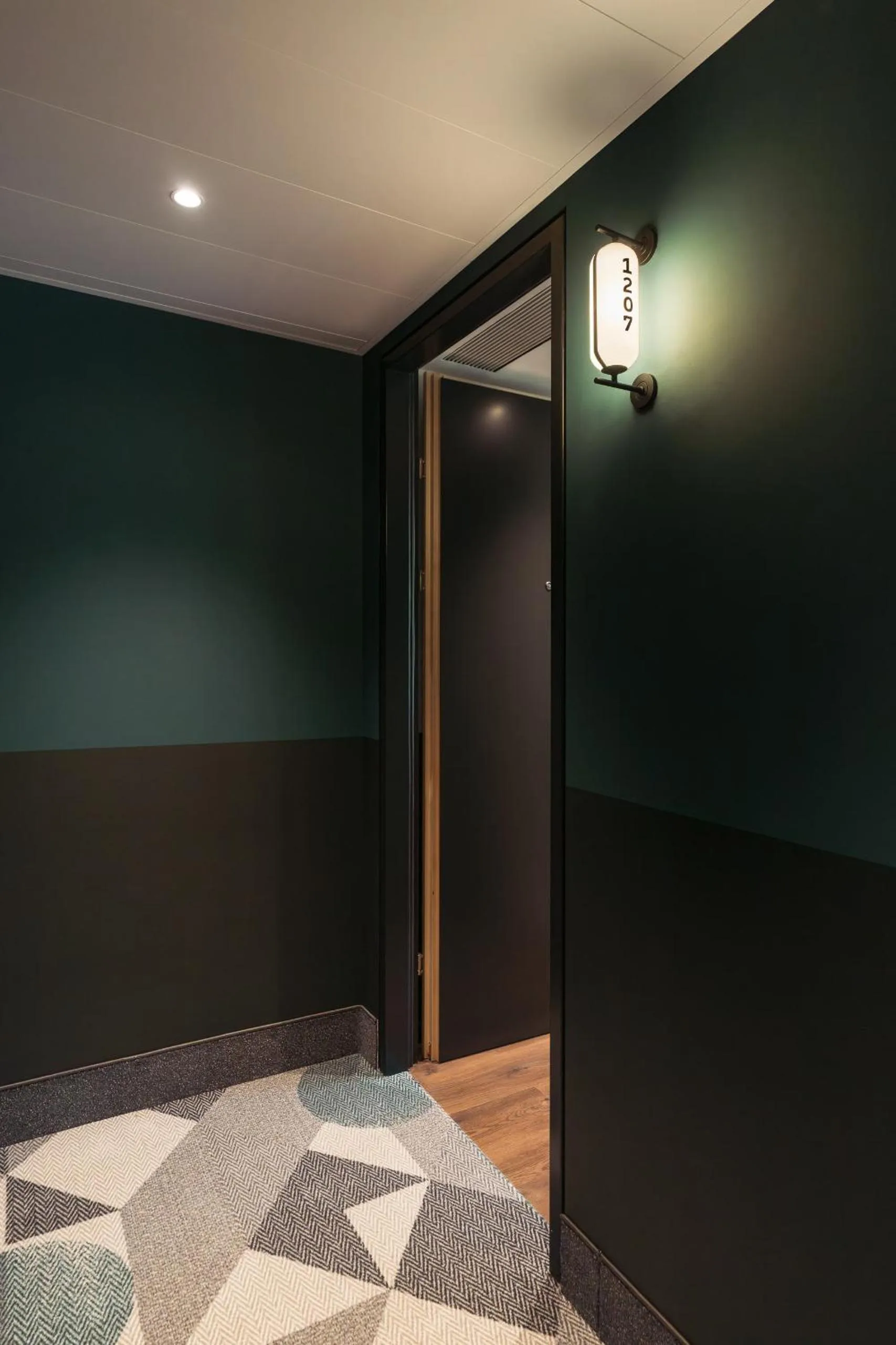 Photo of the whole room in Hotel Schani UNO City