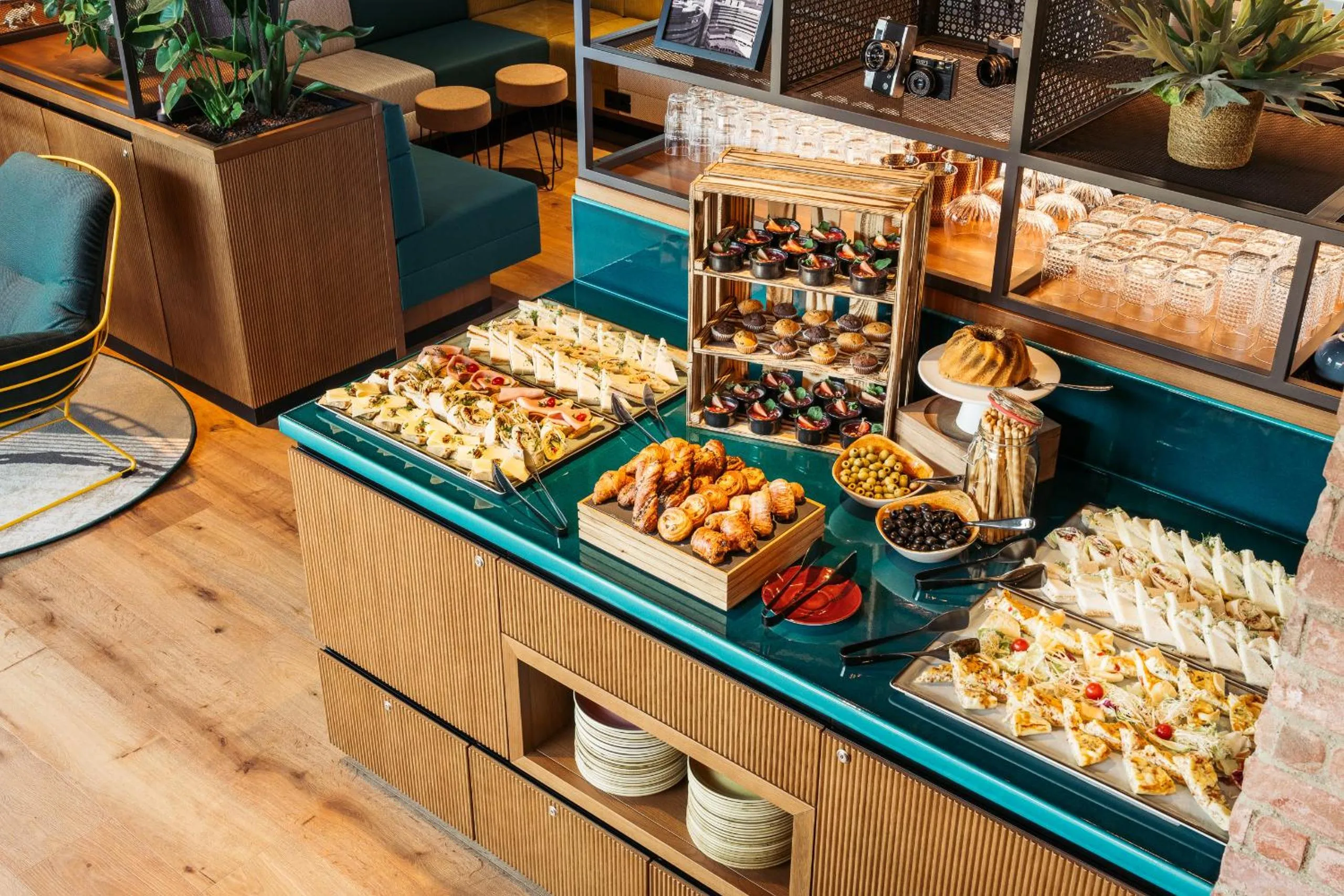 Breakfast in Hotel Schani UNO City