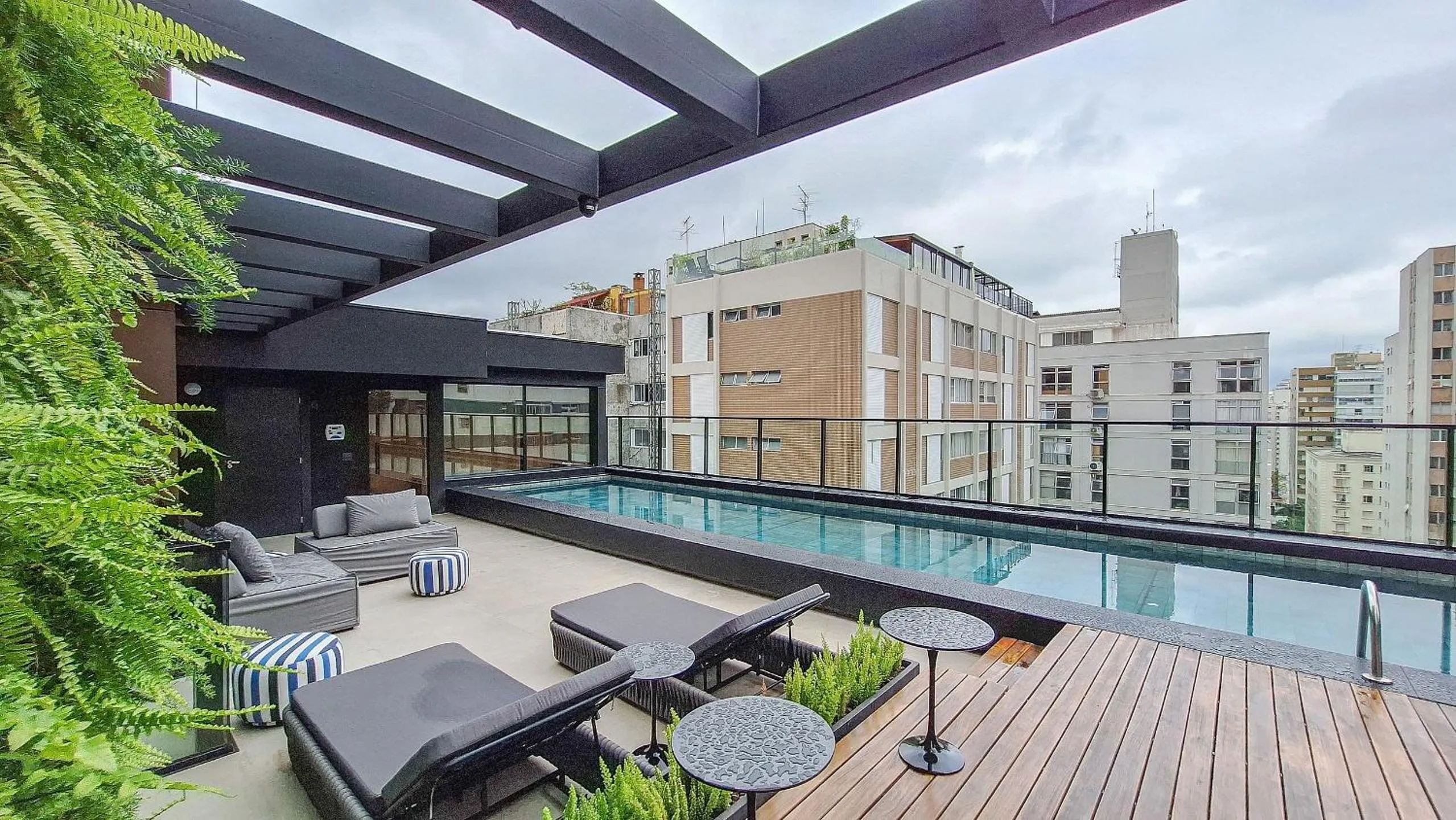 Swimming pool in Hit Itaim