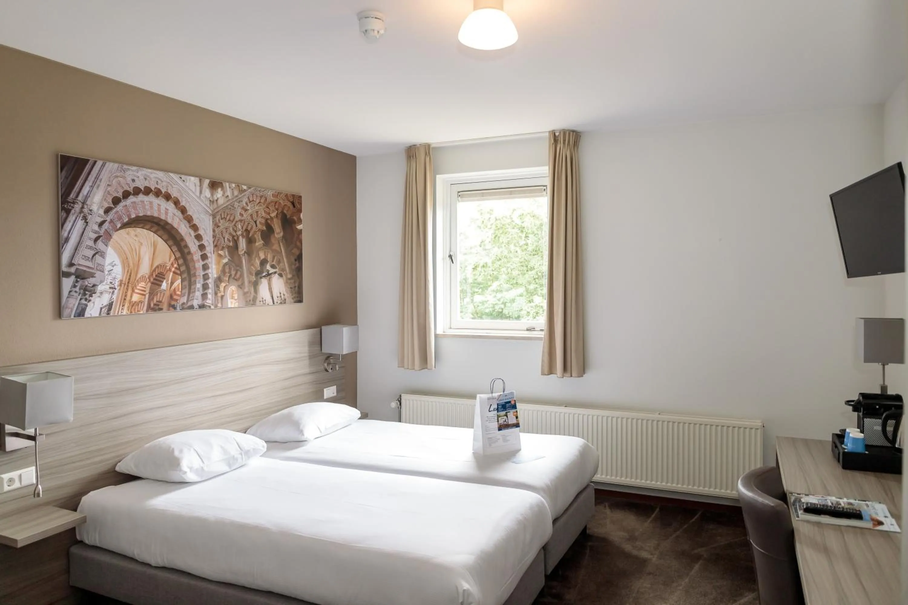 Photo of the whole room, Bed in Fletcher Kloosterhotel Willibrordhaeghe