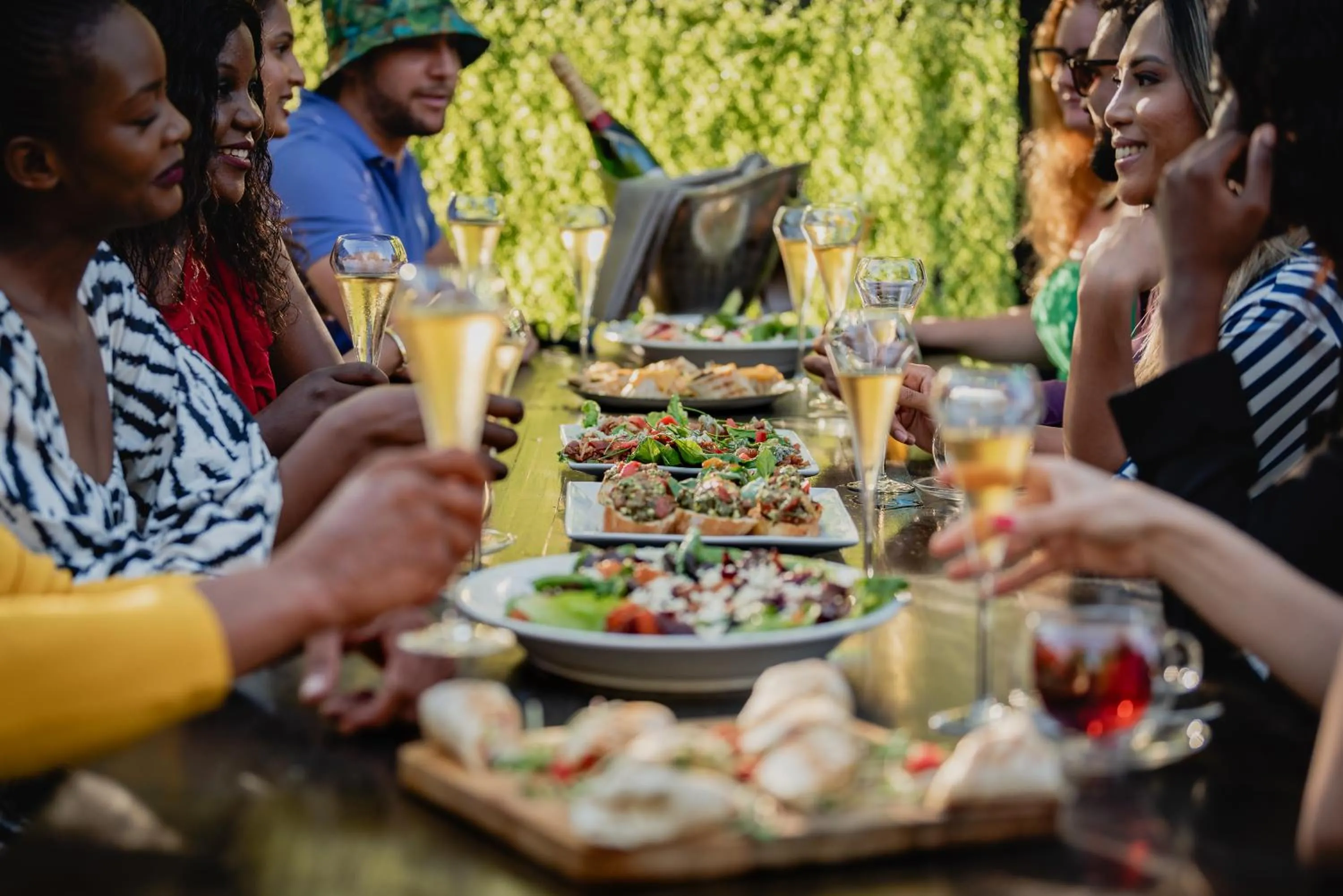 Restaurant/places to eat in Cargo88 Hotel