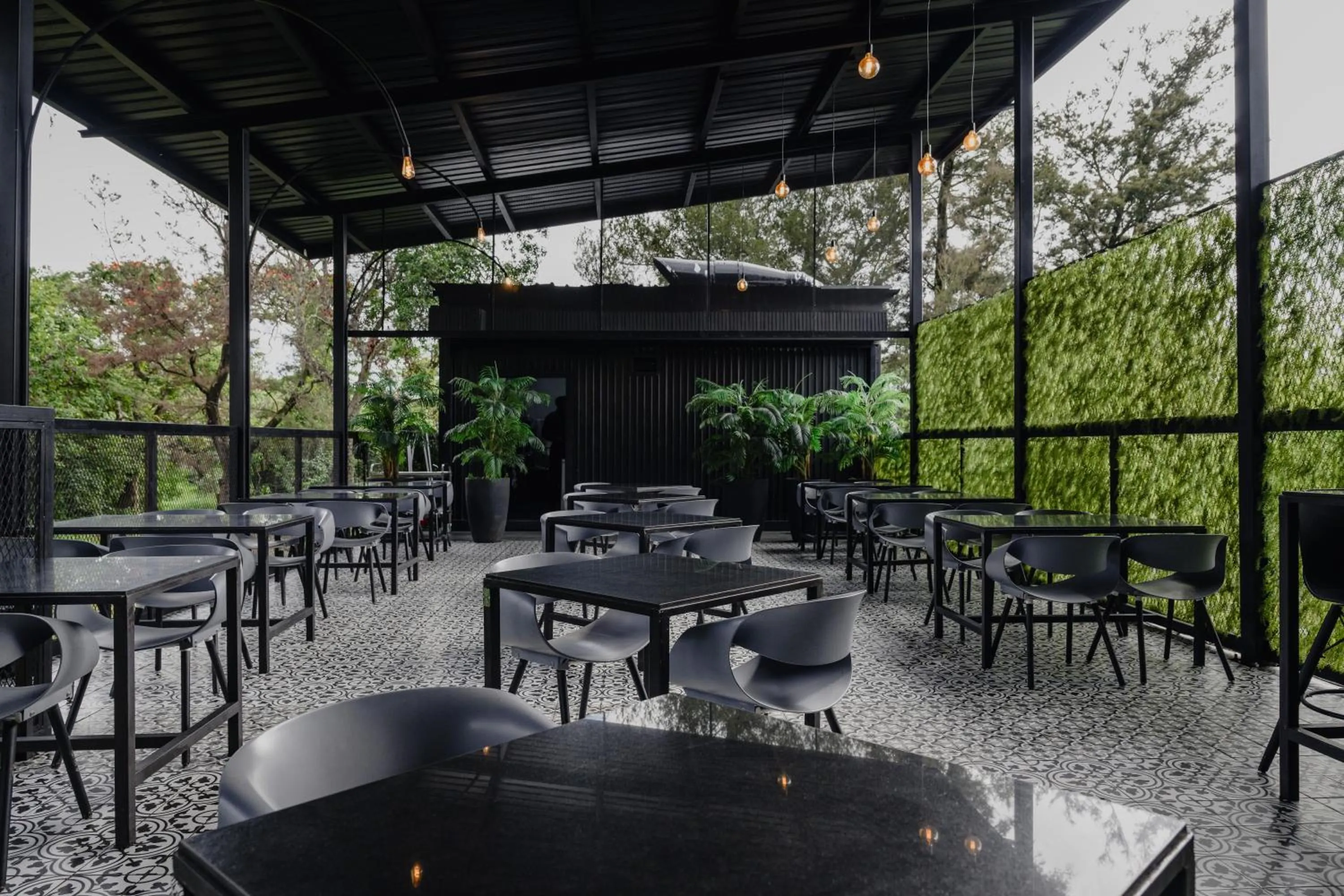 Restaurant/places to eat in Cargo88 Hotel