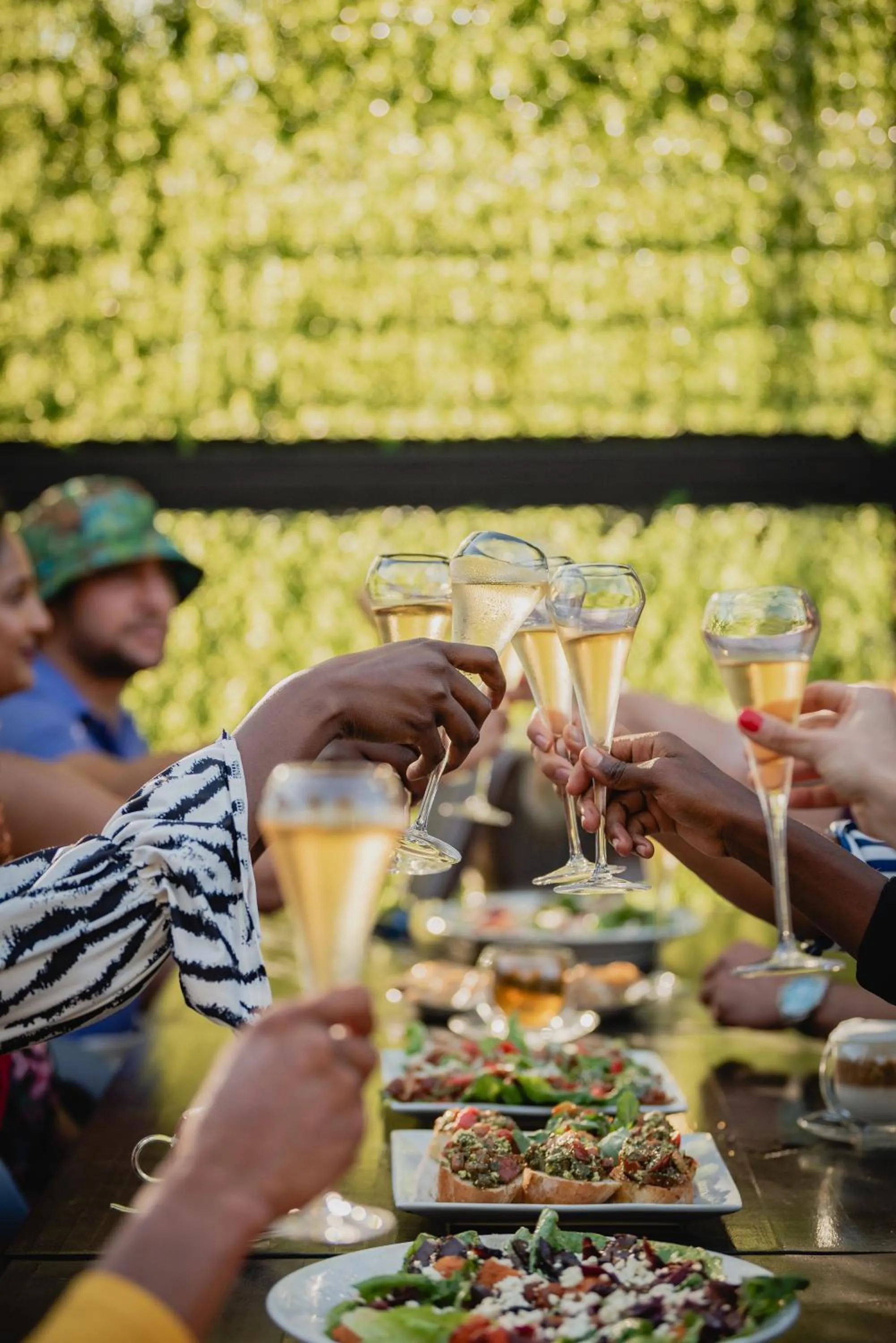 Restaurant/places to eat in Cargo88 Hotel